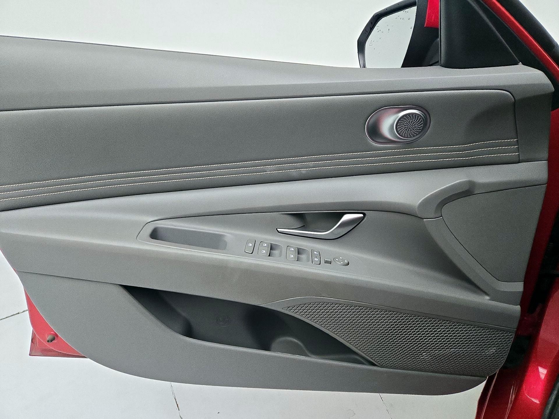 Thumbnail: 2022 Hyundai Elantra - 12