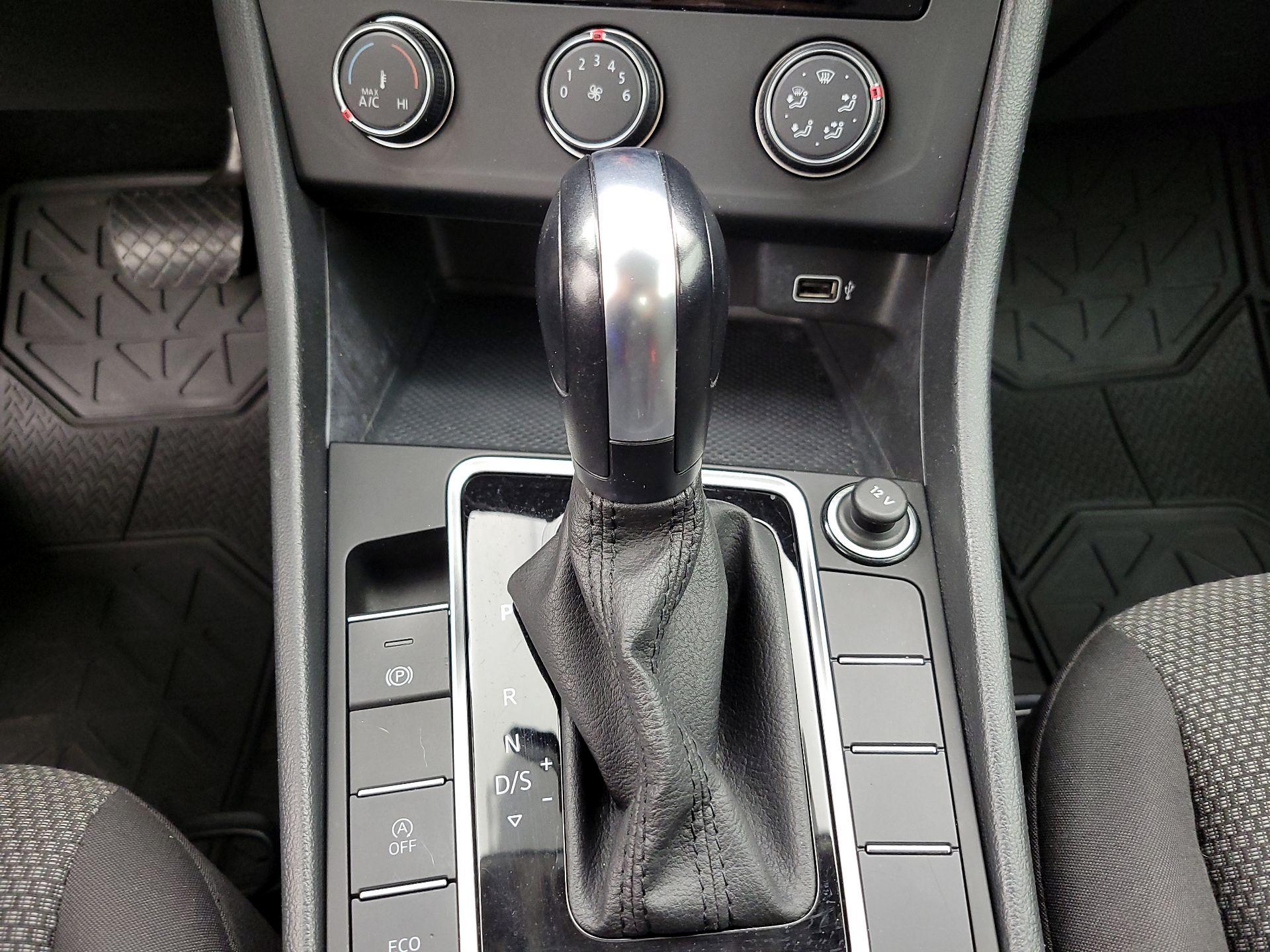 Thumbnail: 2019 Volkswagen Jetta - 17