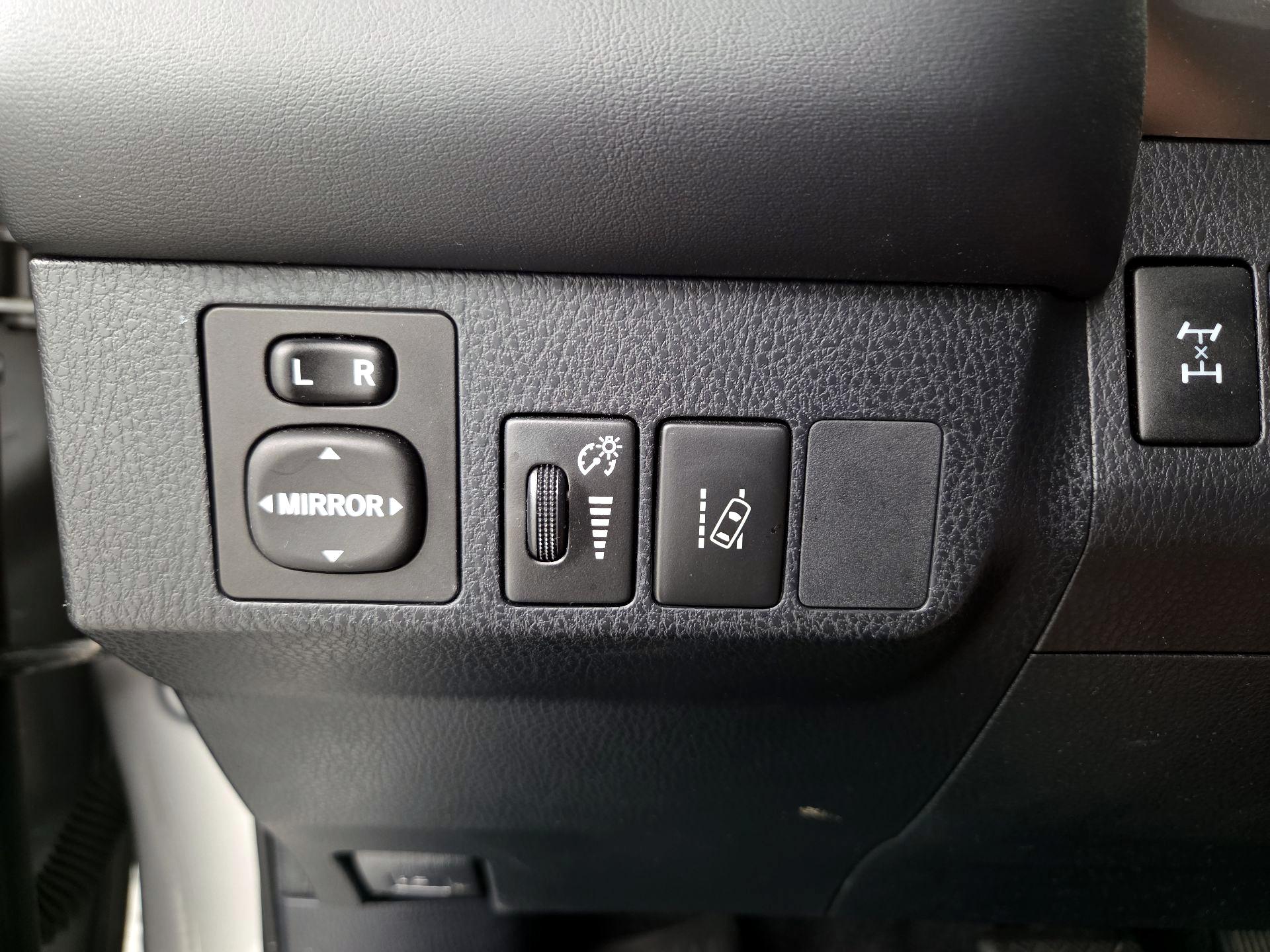 Thumbnail: 2018 Toyota RAV4 - 13