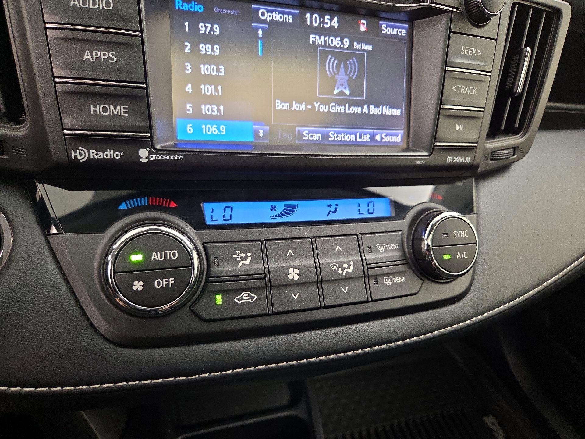 Thumbnail: 2018 Toyota RAV4 - 17