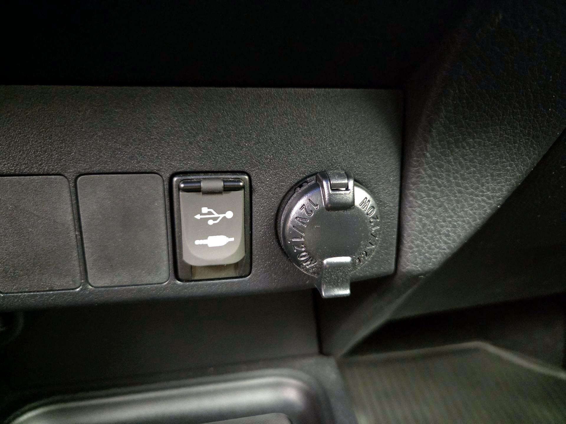 Thumbnail: 2018 Toyota RAV4 - 19