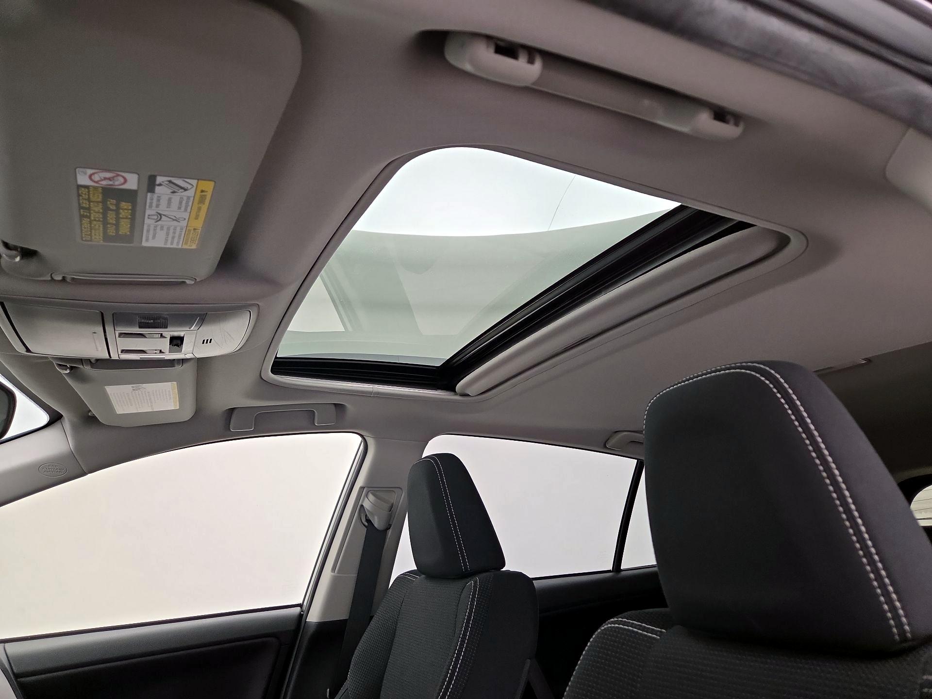 Thumbnail: 2018 Toyota RAV4 - 20