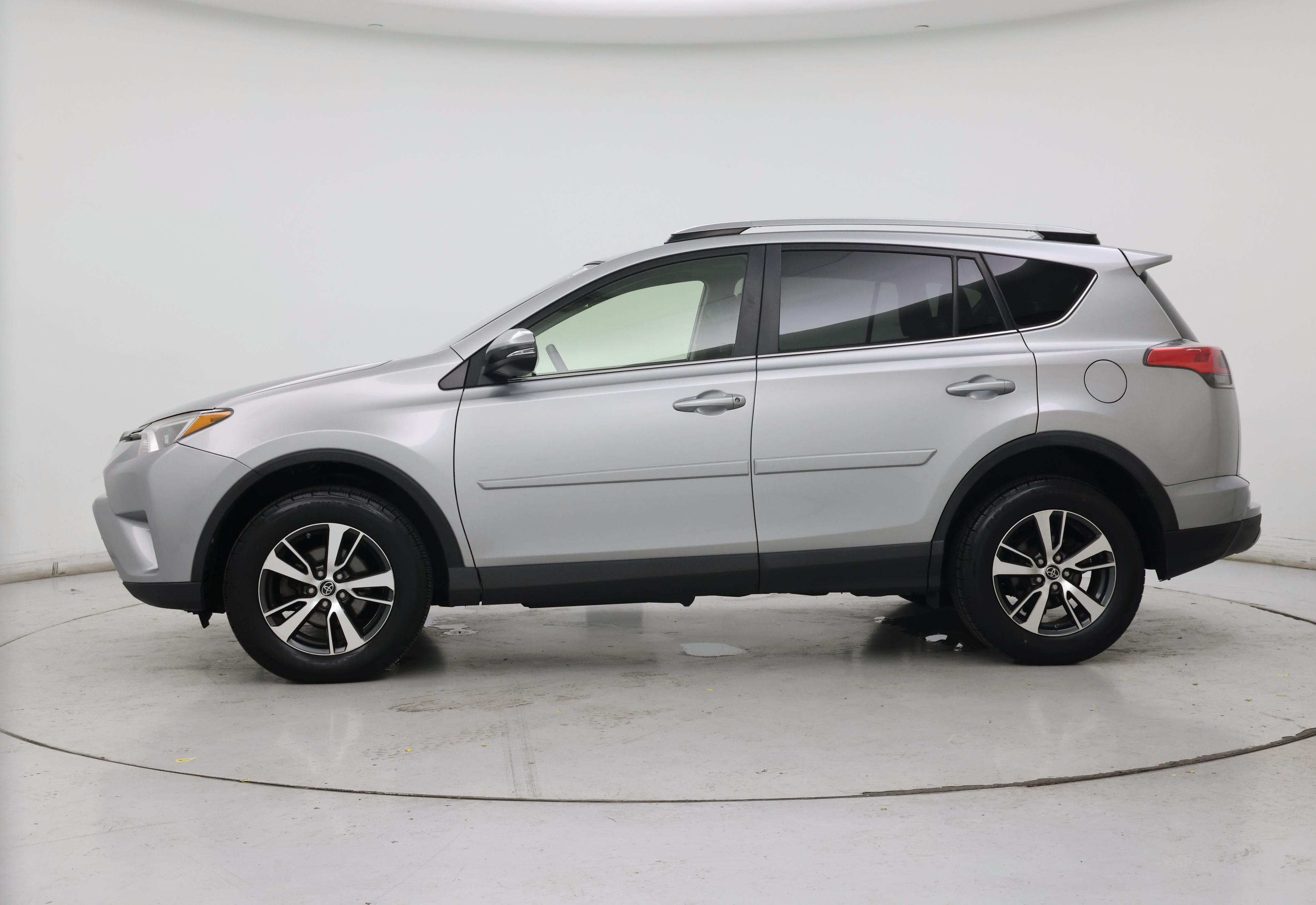 Thumbnail: 2018 Toyota RAV4 - 3