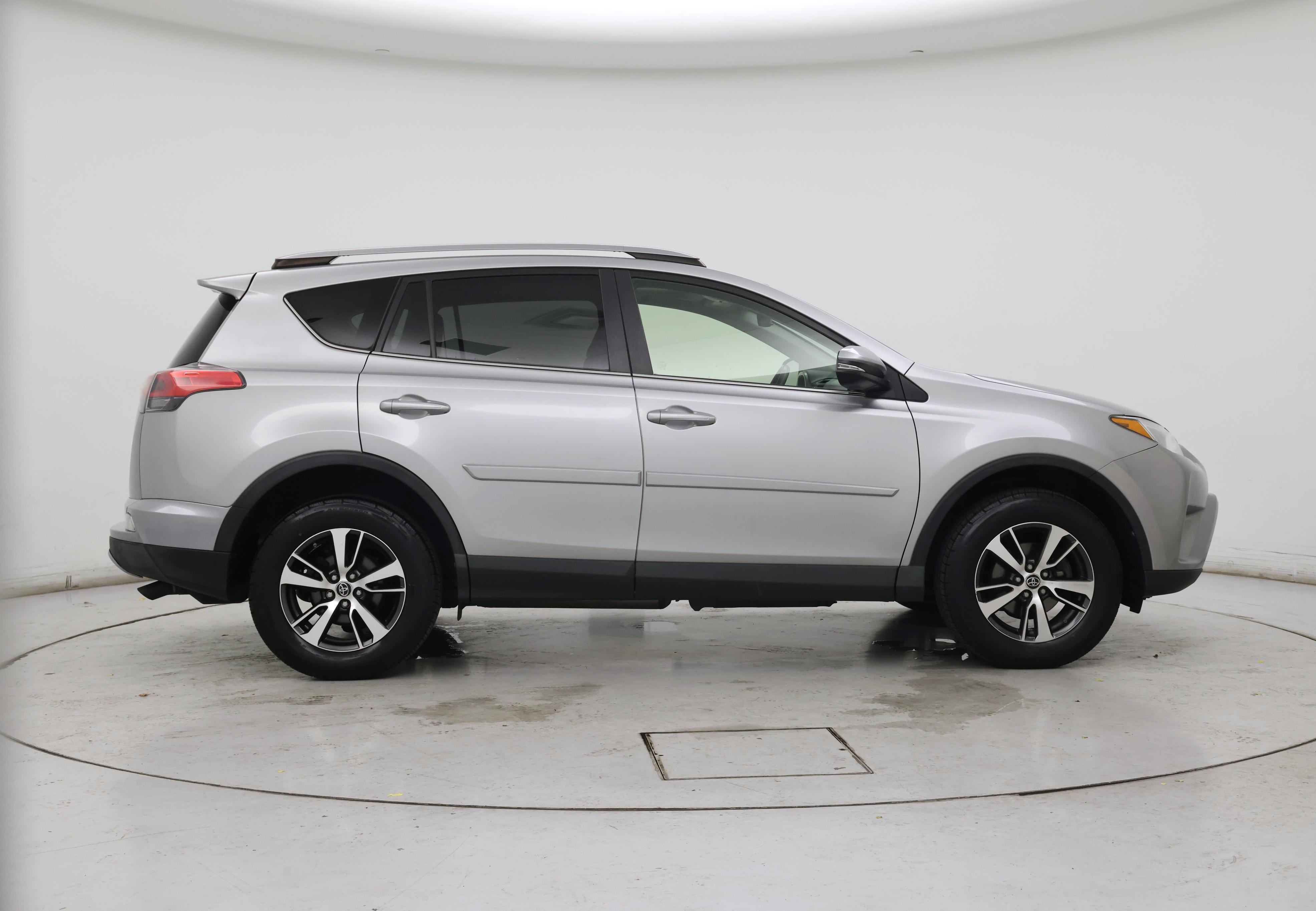 Thumbnail: 2018 Toyota RAV4 - 7