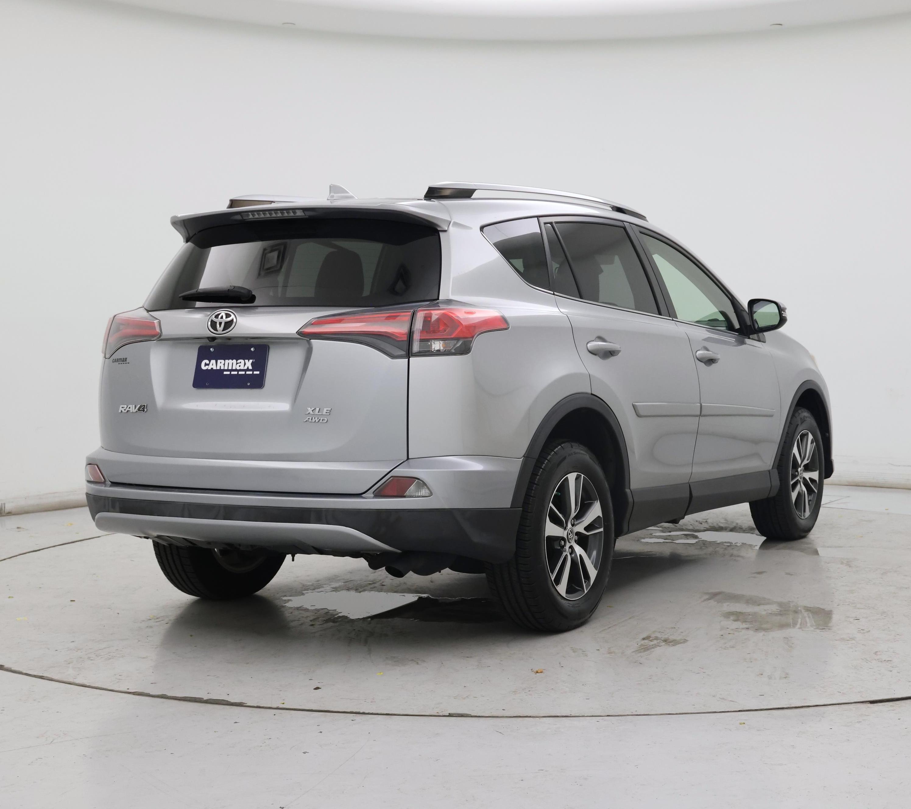 Thumbnail: 2018 Toyota RAV4 - 8