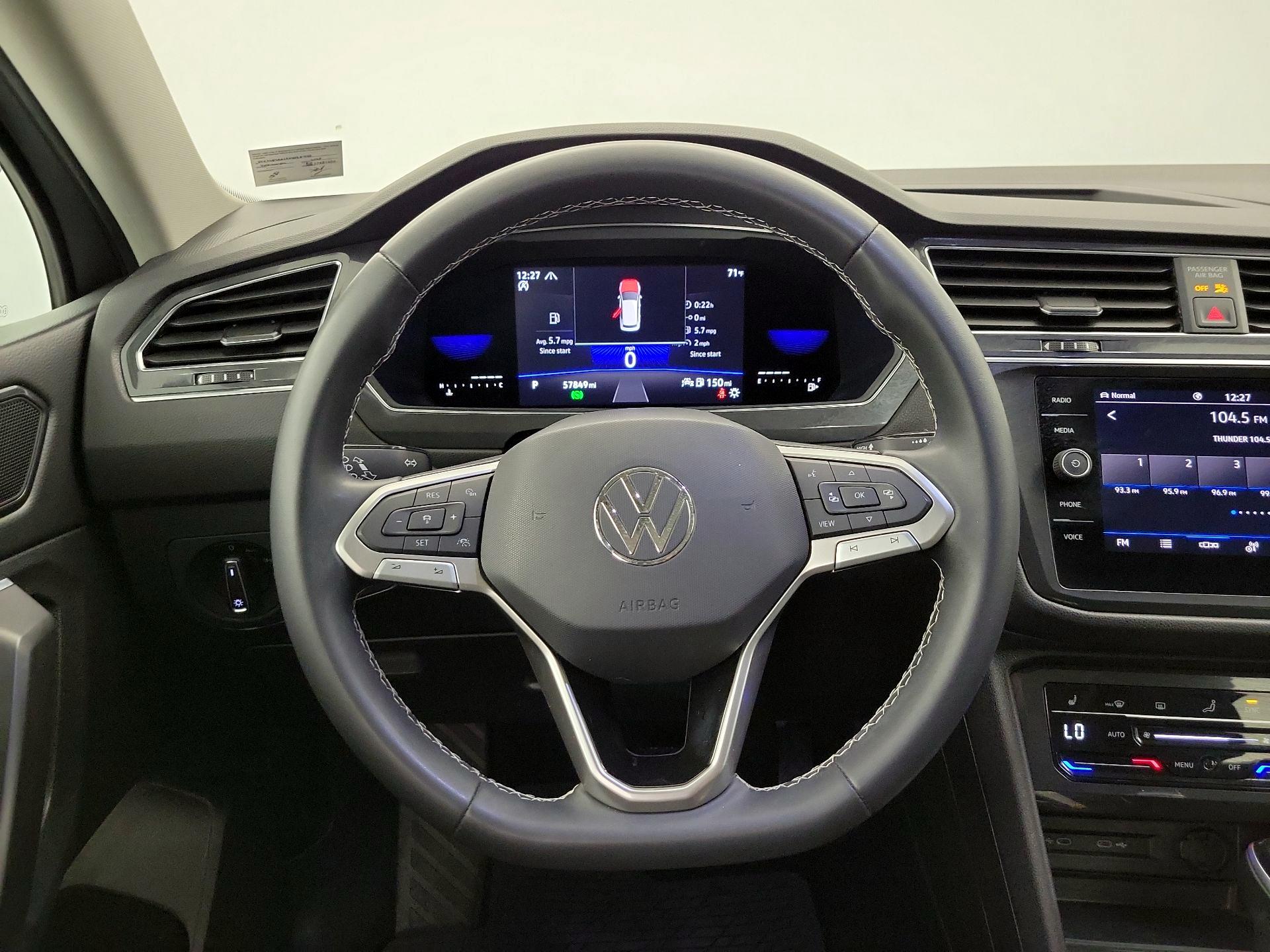 Thumbnail: 2023 Volkswagen Tiguan - 10