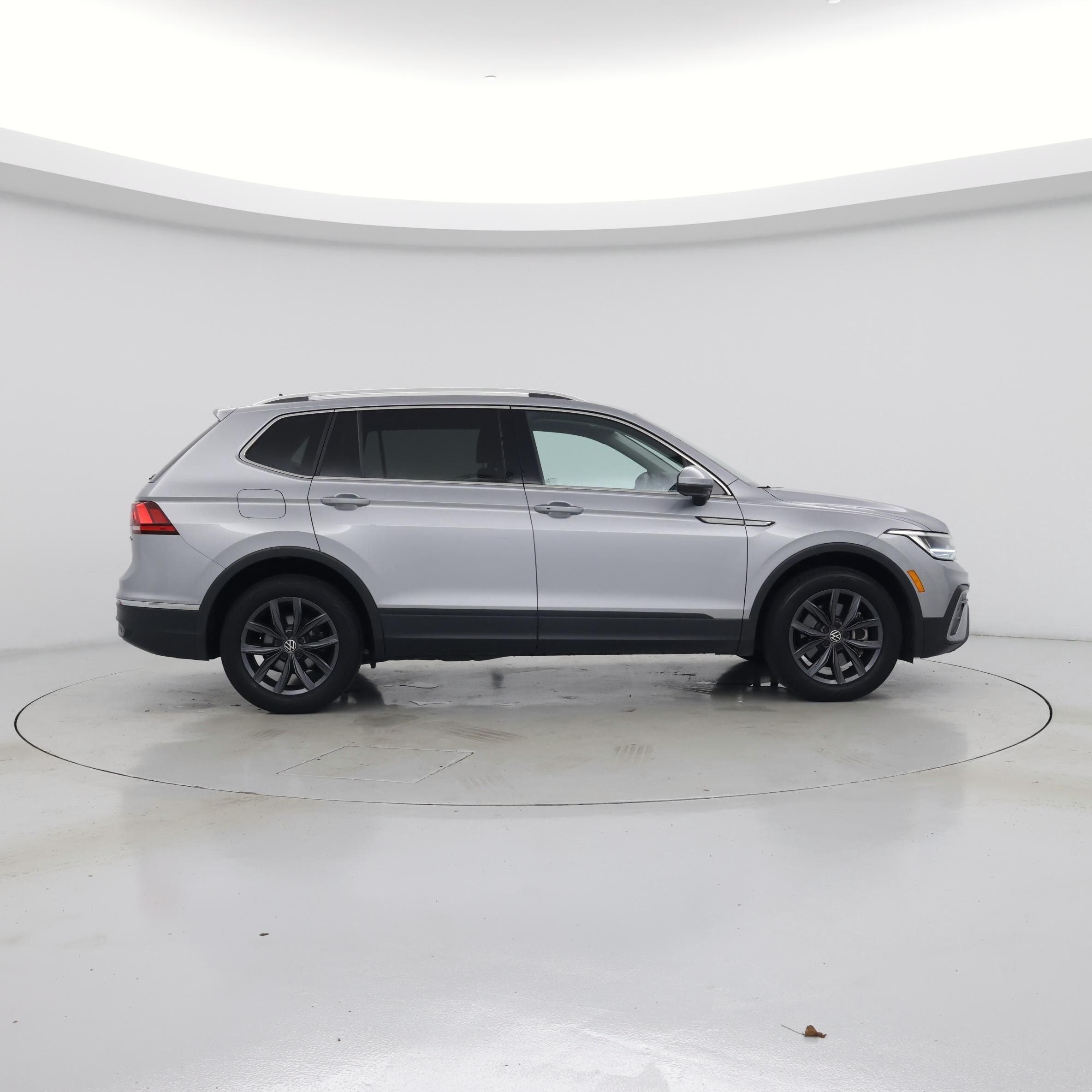 Thumbnail: 2023 Volkswagen Tiguan - 7