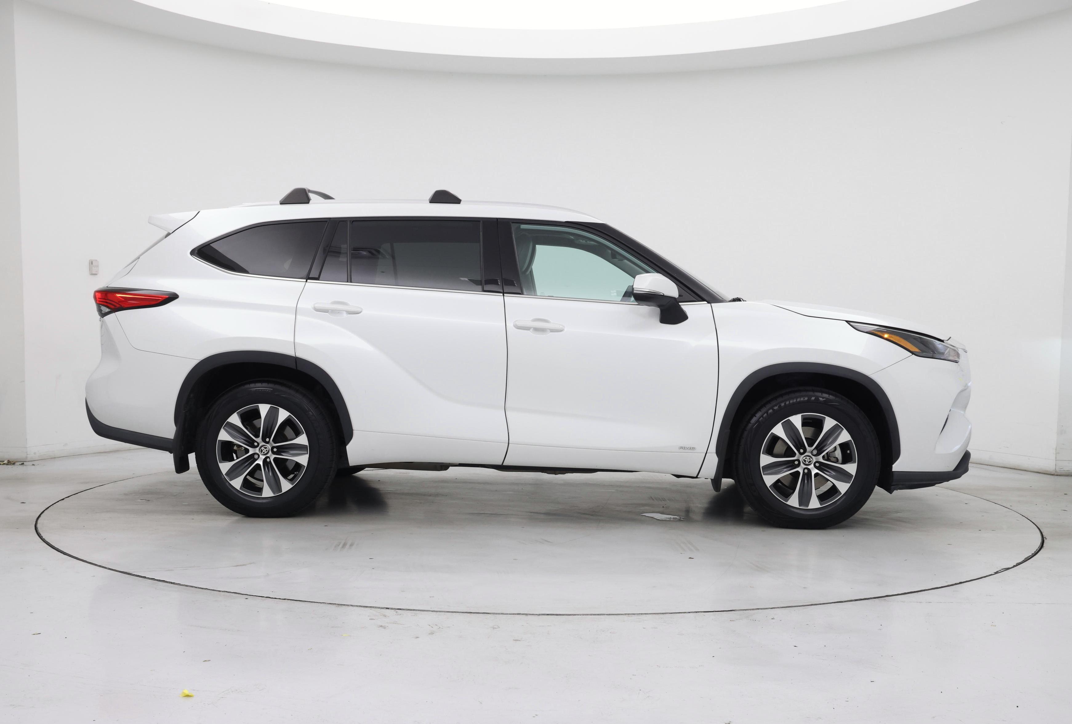 Thumbnail: 2022 Toyota Highlander - 7