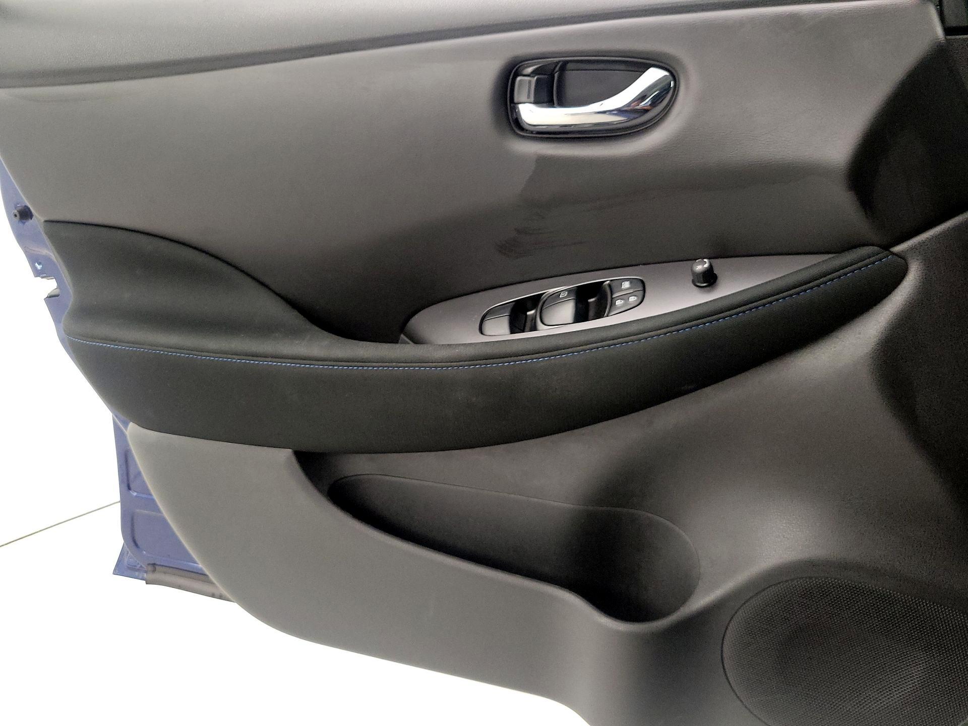 Thumbnail: 2022 Nissan Leaf - 12