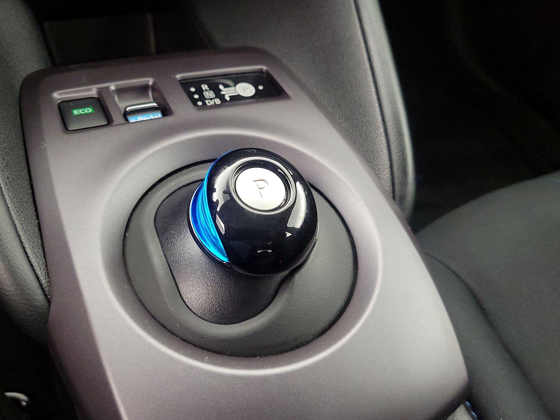 Thumbnail: 2022 Nissan Leaf - 17