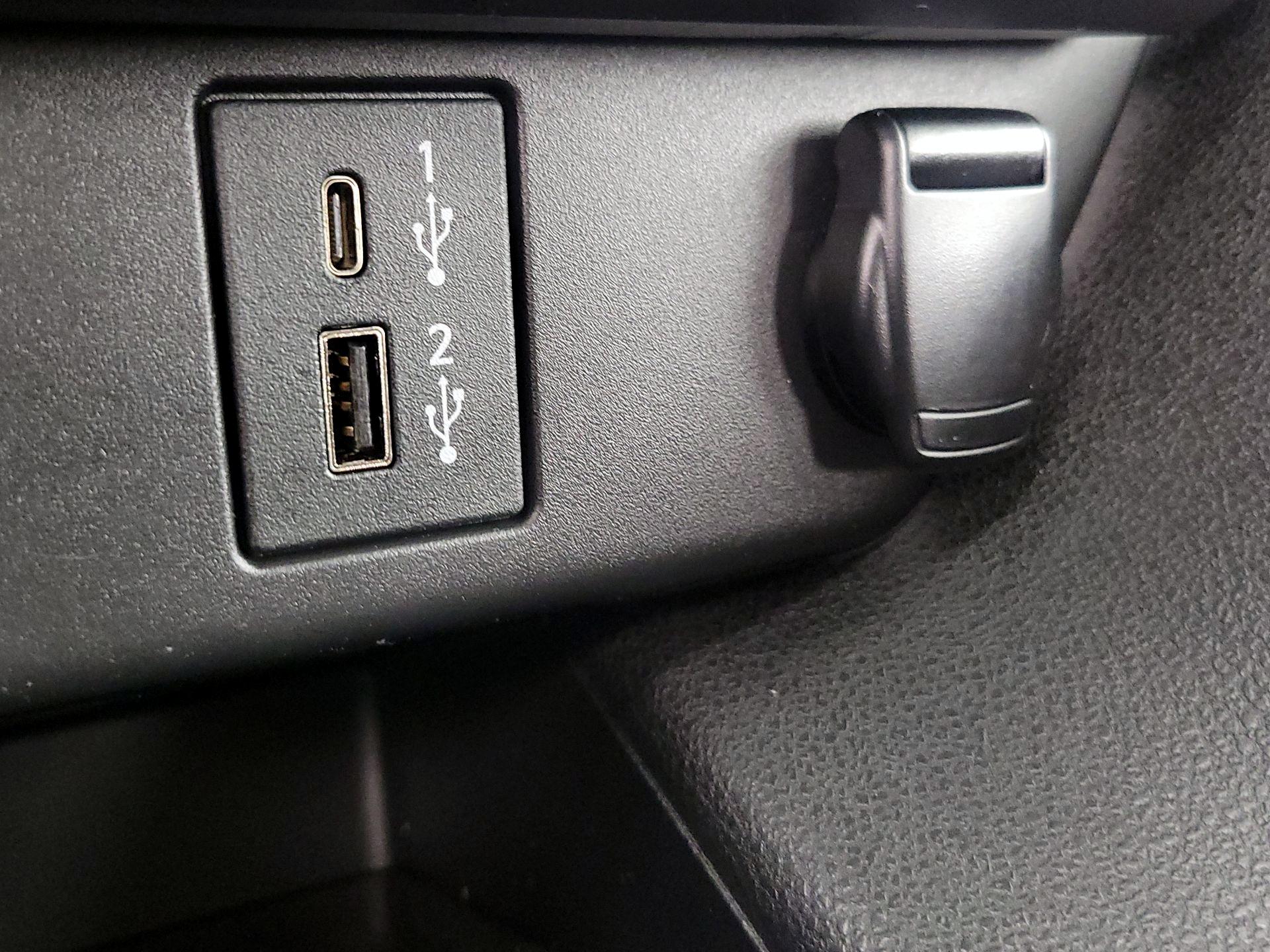 Thumbnail: 2022 Nissan Leaf - 18