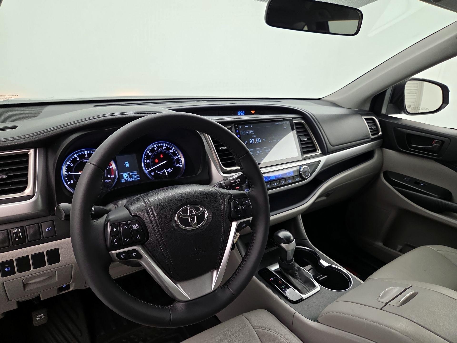 Thumbnail: 2015 Toyota Highlander - 9
