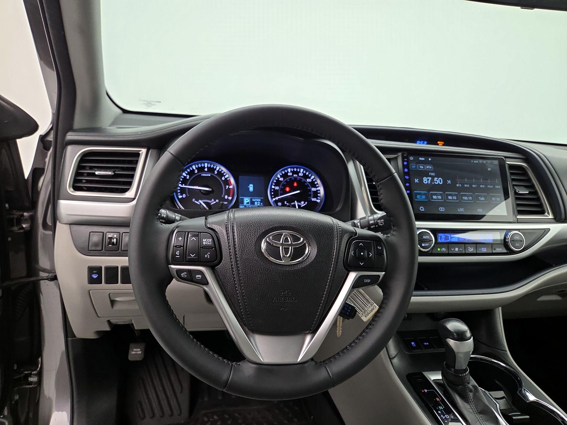 Thumbnail: 2015 Toyota Highlander - 10