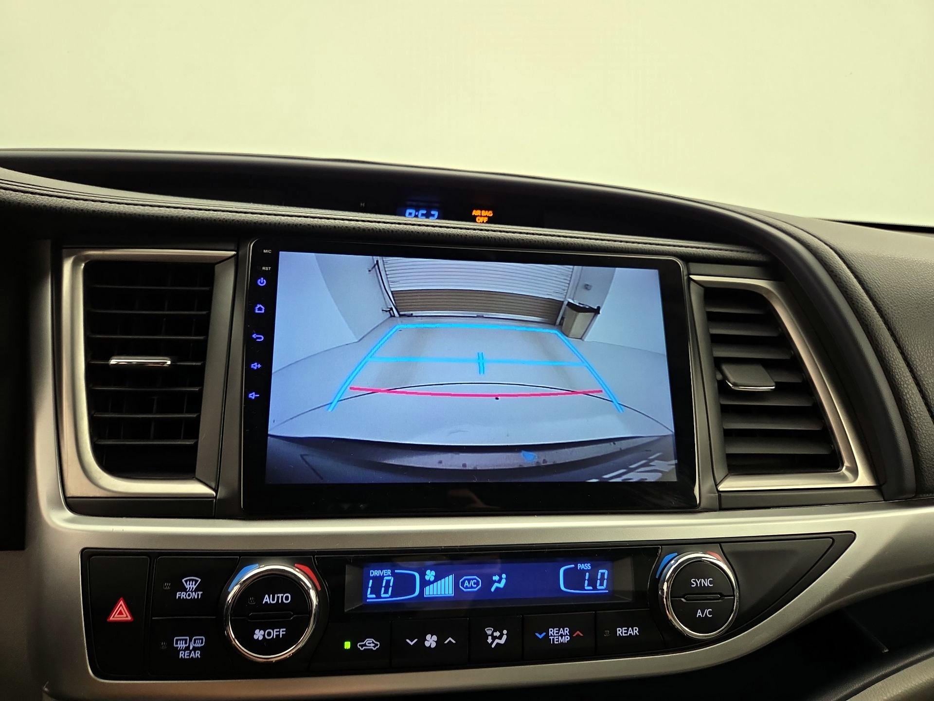 Thumbnail: 2015 Toyota Highlander - 14