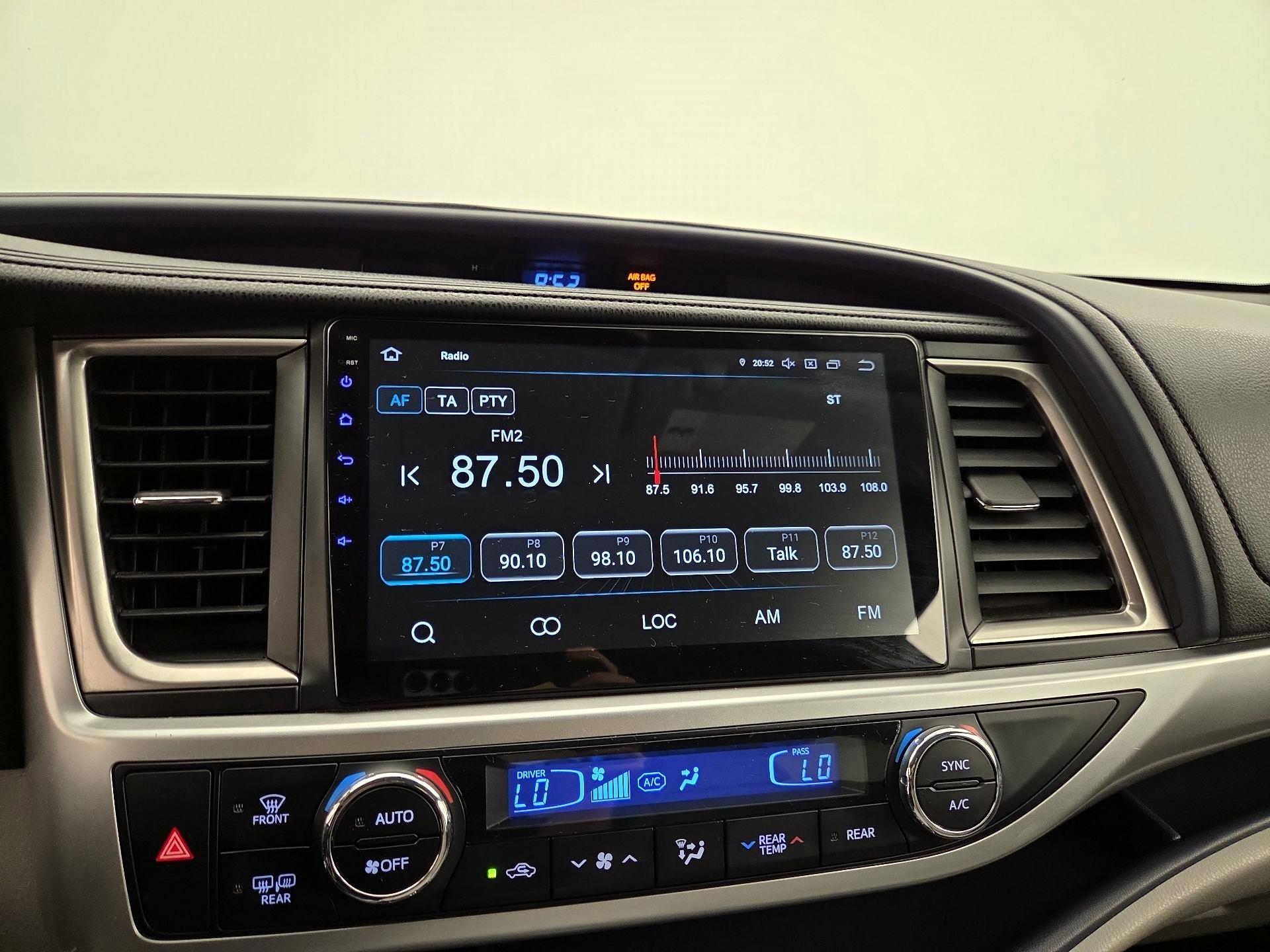 Thumbnail: 2015 Toyota Highlander - 15