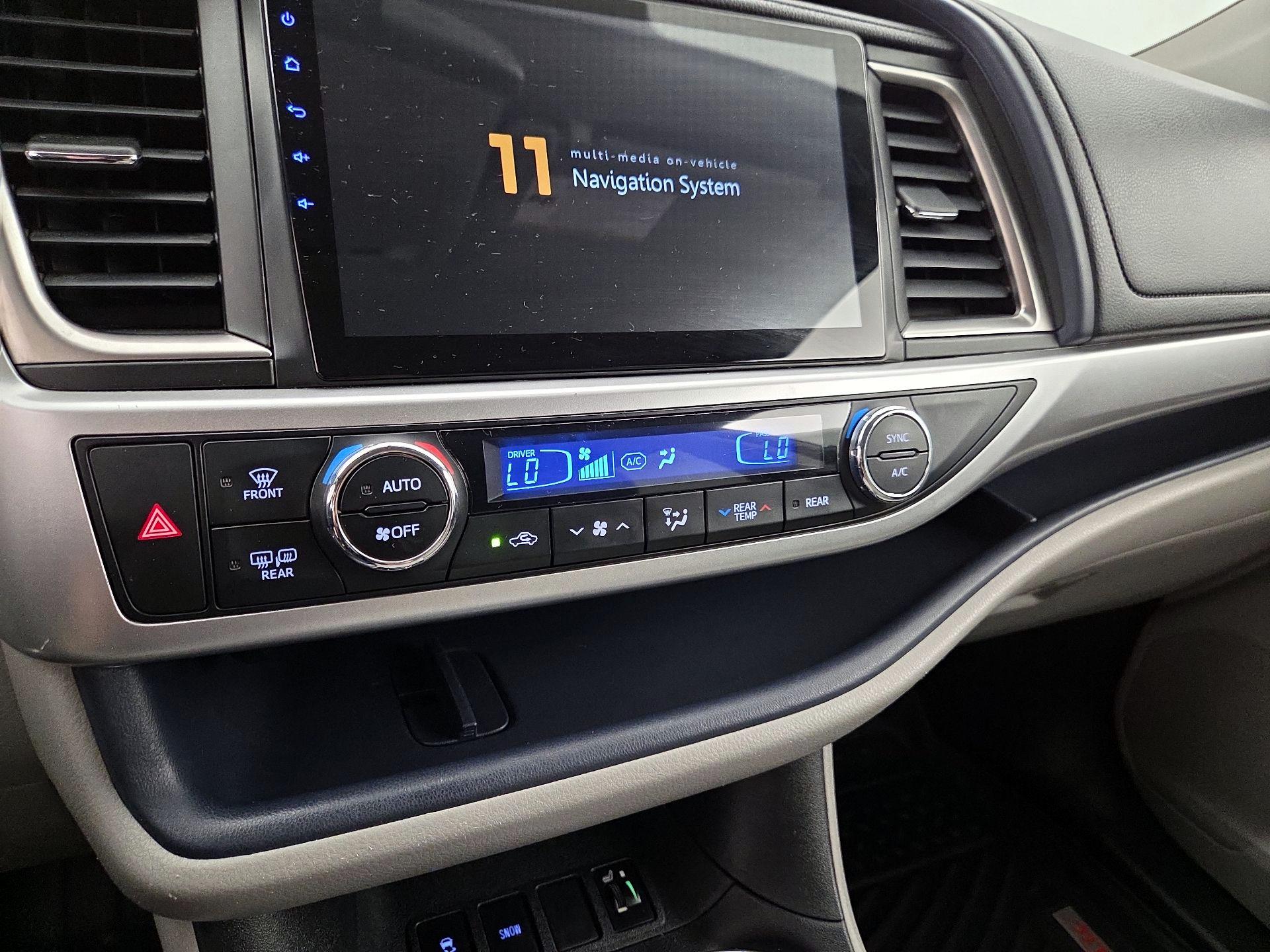 Thumbnail: 2015 Toyota Highlander - 16