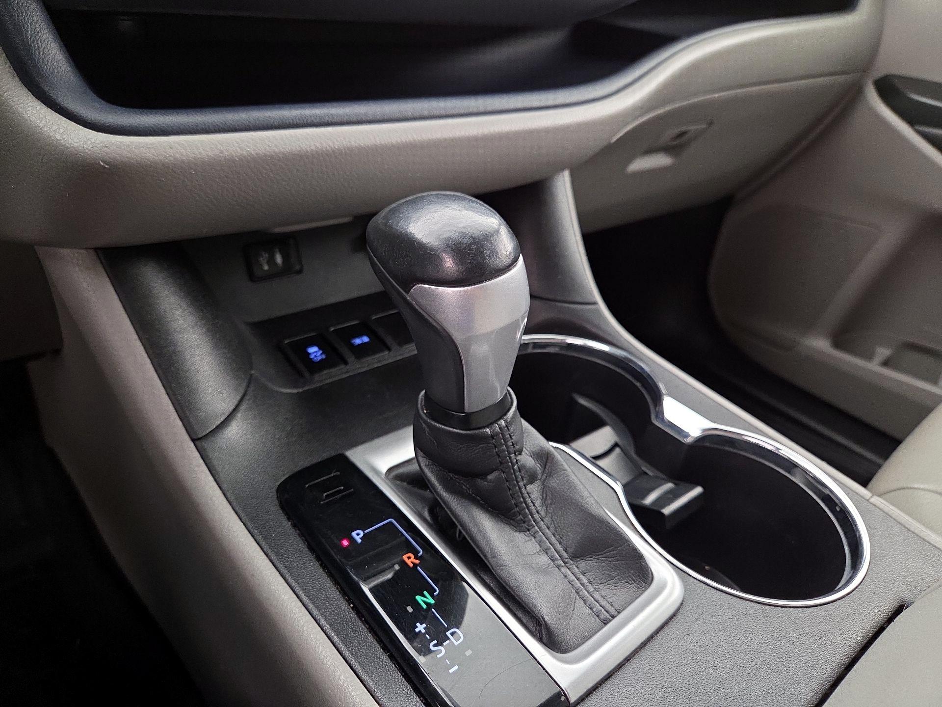 Thumbnail: 2015 Toyota Highlander - 17