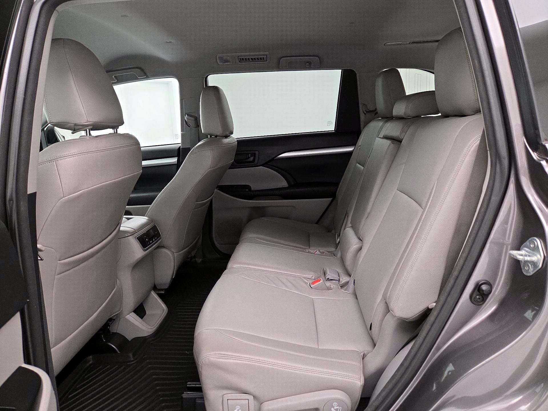 Thumbnail: 2015 Toyota Highlander - 18