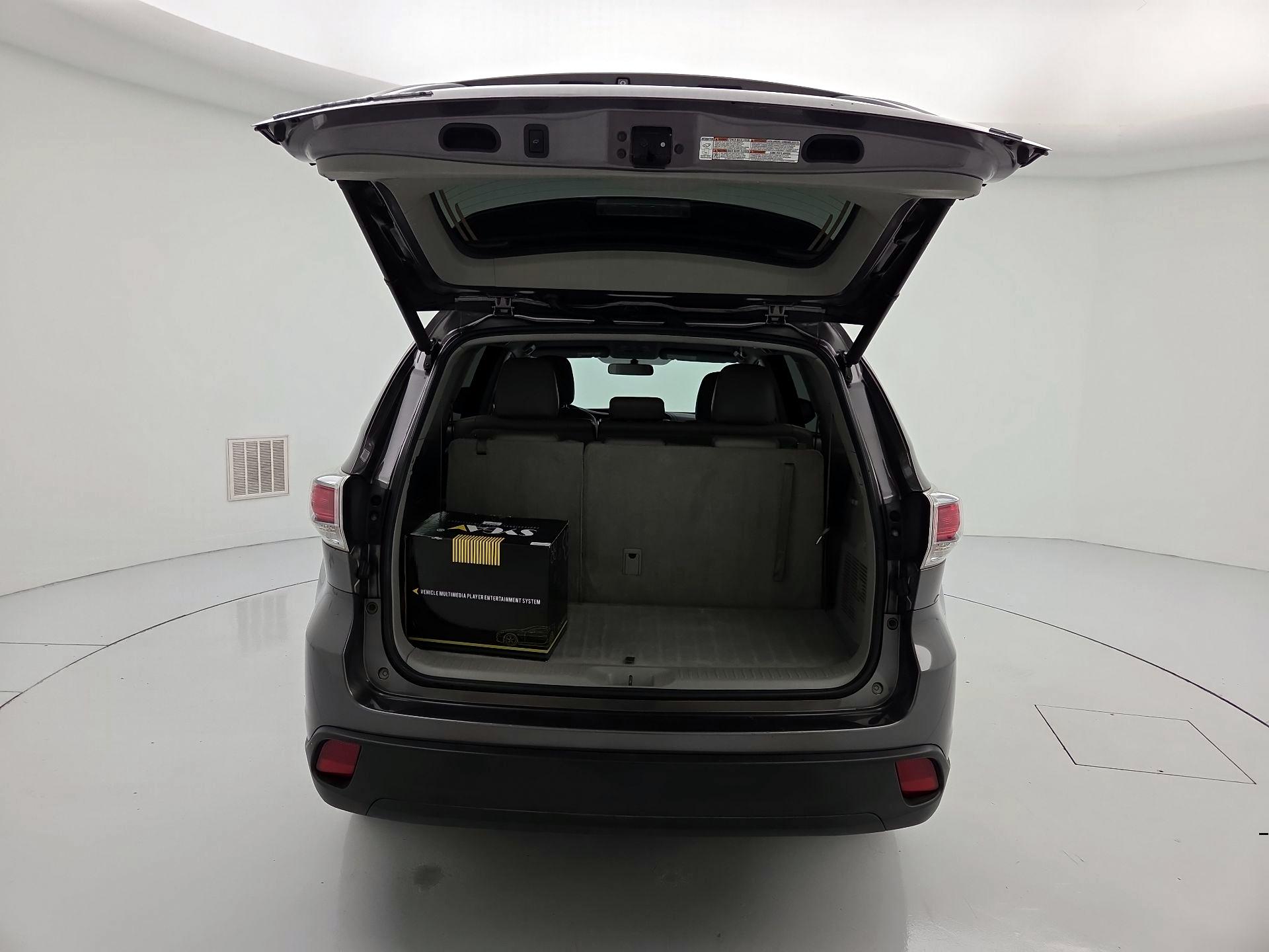 Thumbnail: 2015 Toyota Highlander - 20