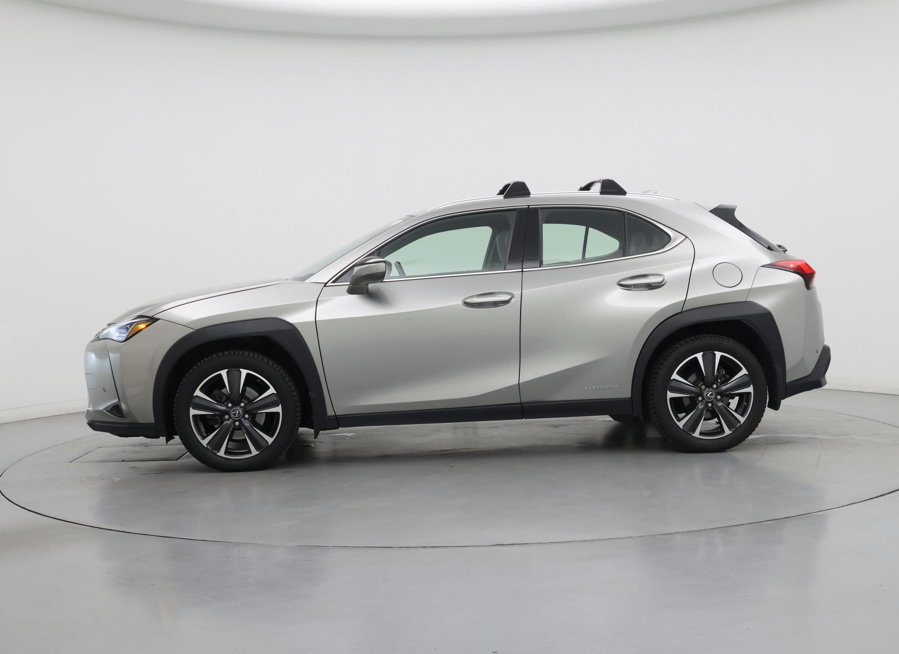 Thumbnail: 2021 Lexus UX - 3
