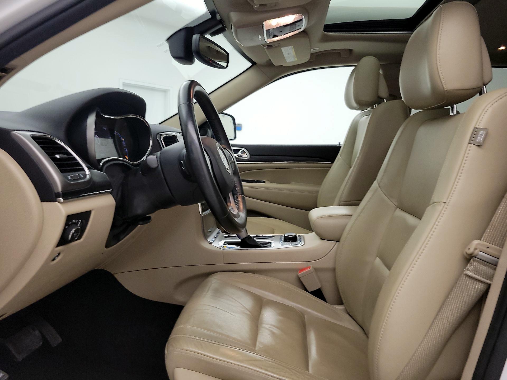 Thumbnail: 2019 Jeep Grand Cherokee - 11
