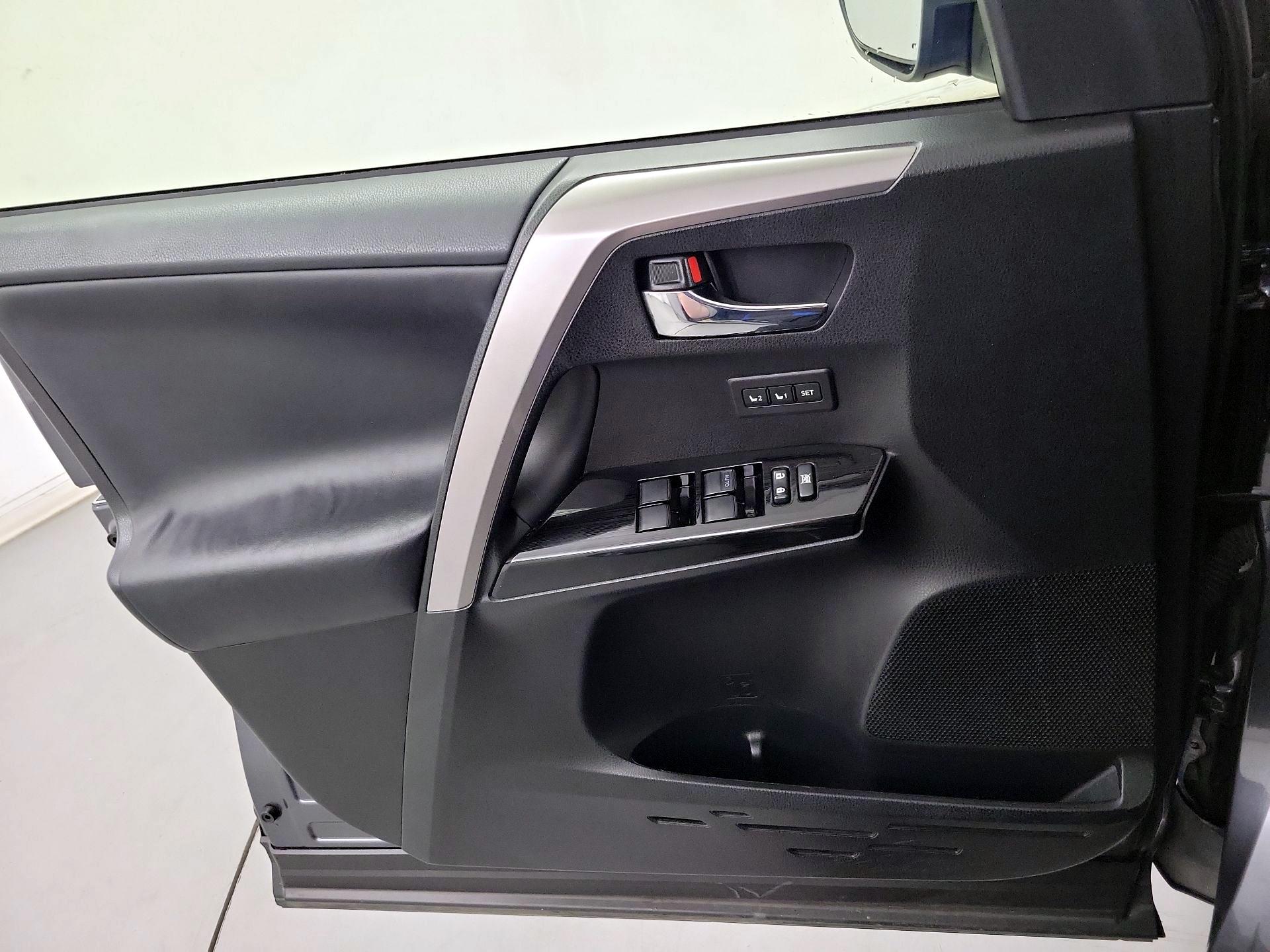 Thumbnail: 2016 Toyota RAV4 - 10
