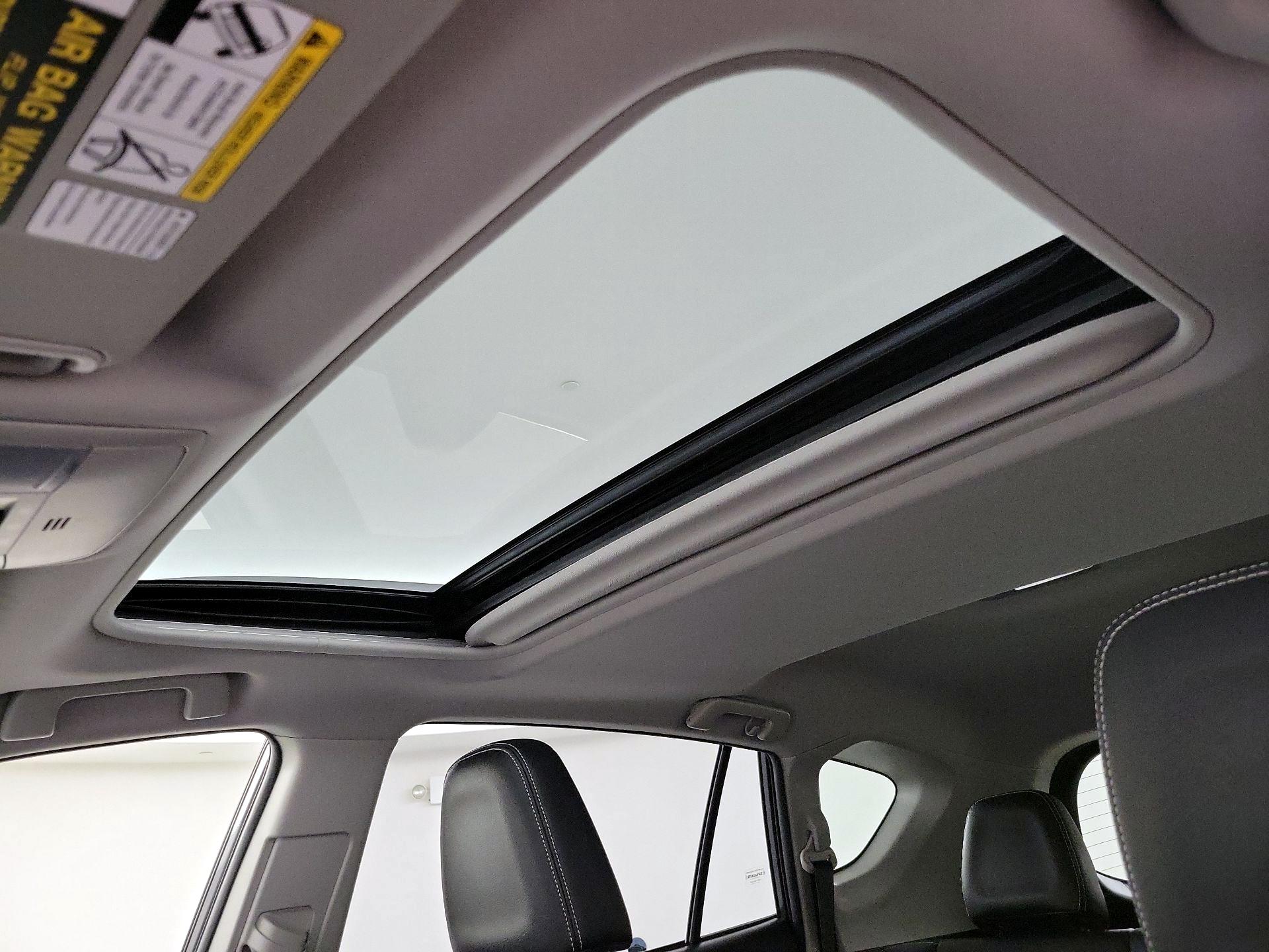 Thumbnail: 2016 Toyota RAV4 - 17