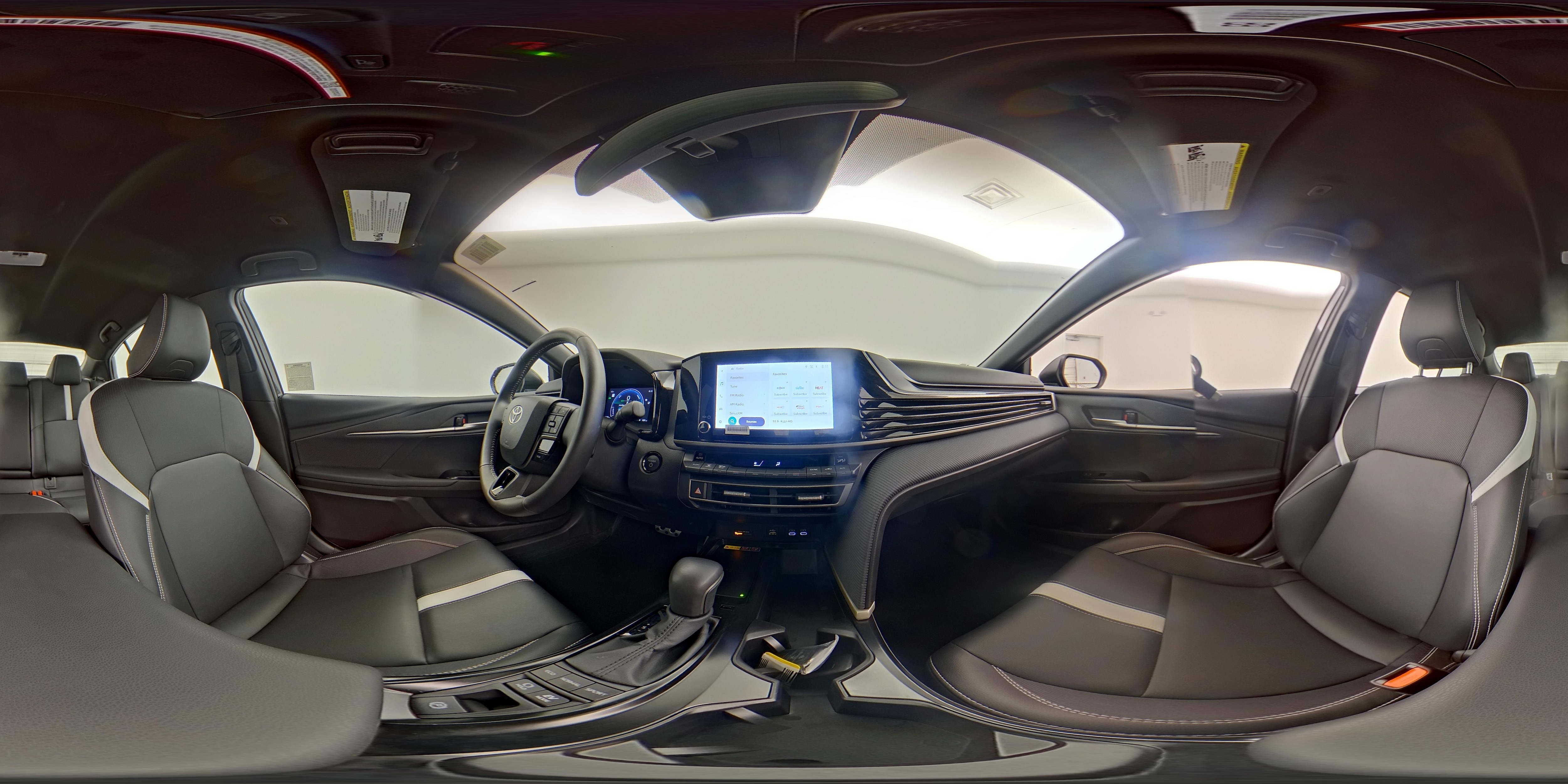 2025 Toyota Camry SE - Photo 24