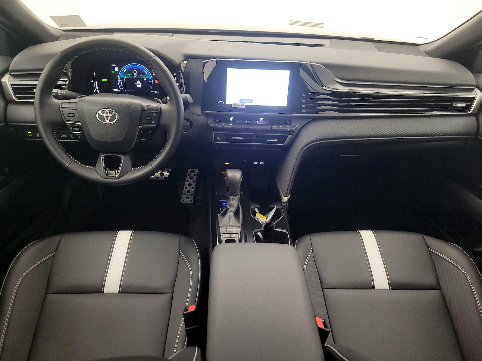 2025 Toyota Camry SE - Photo 10