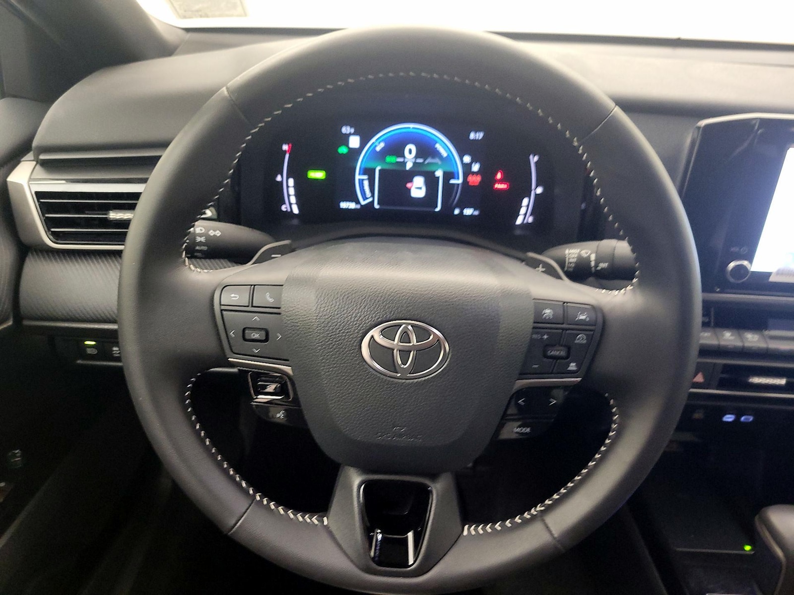 2025 Toyota Camry SE - Photo 11