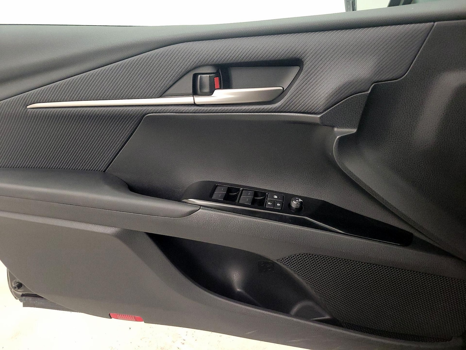 2025 Toyota Camry SE - Photo 13