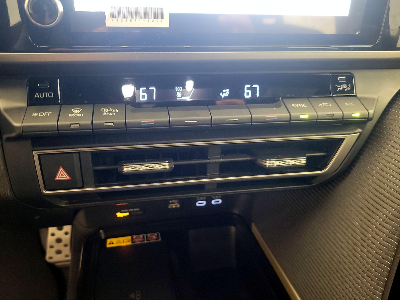 2025 Toyota Camry SE - Photo 17