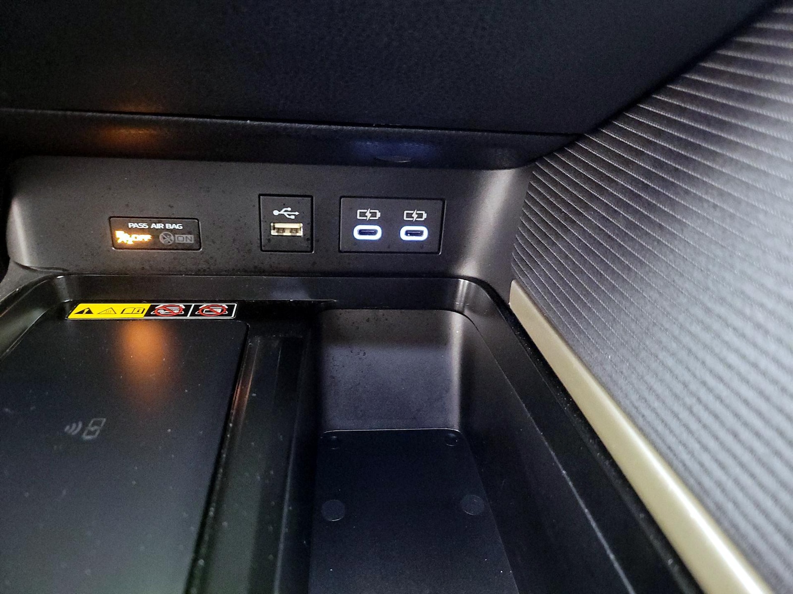 2025 Toyota Camry SE - Photo 19