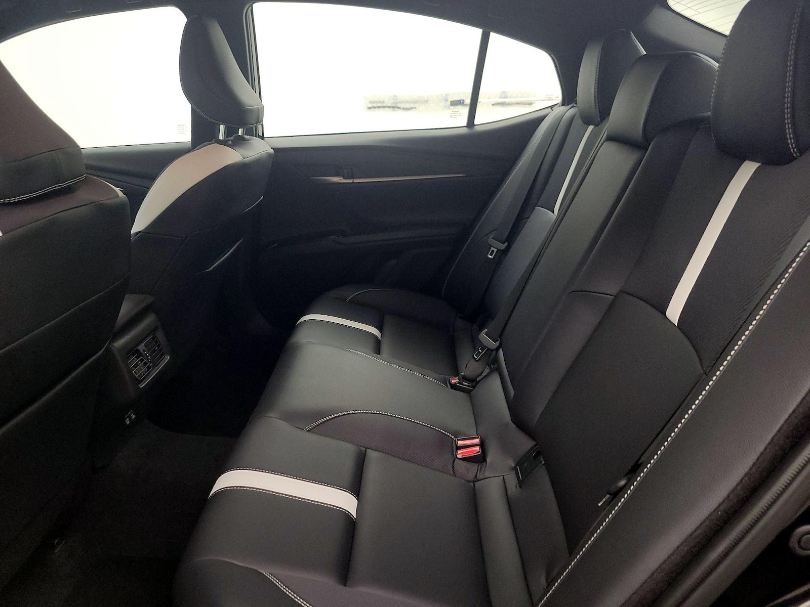 2025 Toyota Camry SE - Photo 20