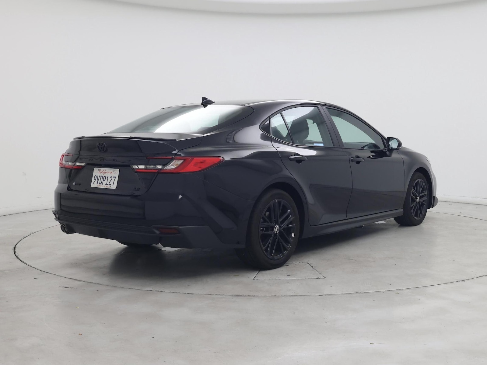 2025 Toyota Camry SE - Photo 9