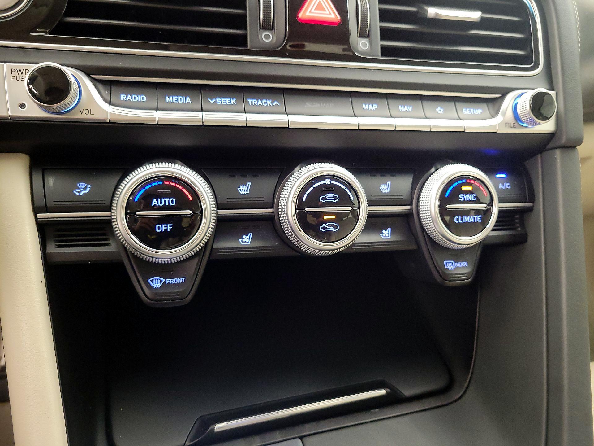 Thumbnail: 2019 Genesis G70 - 17