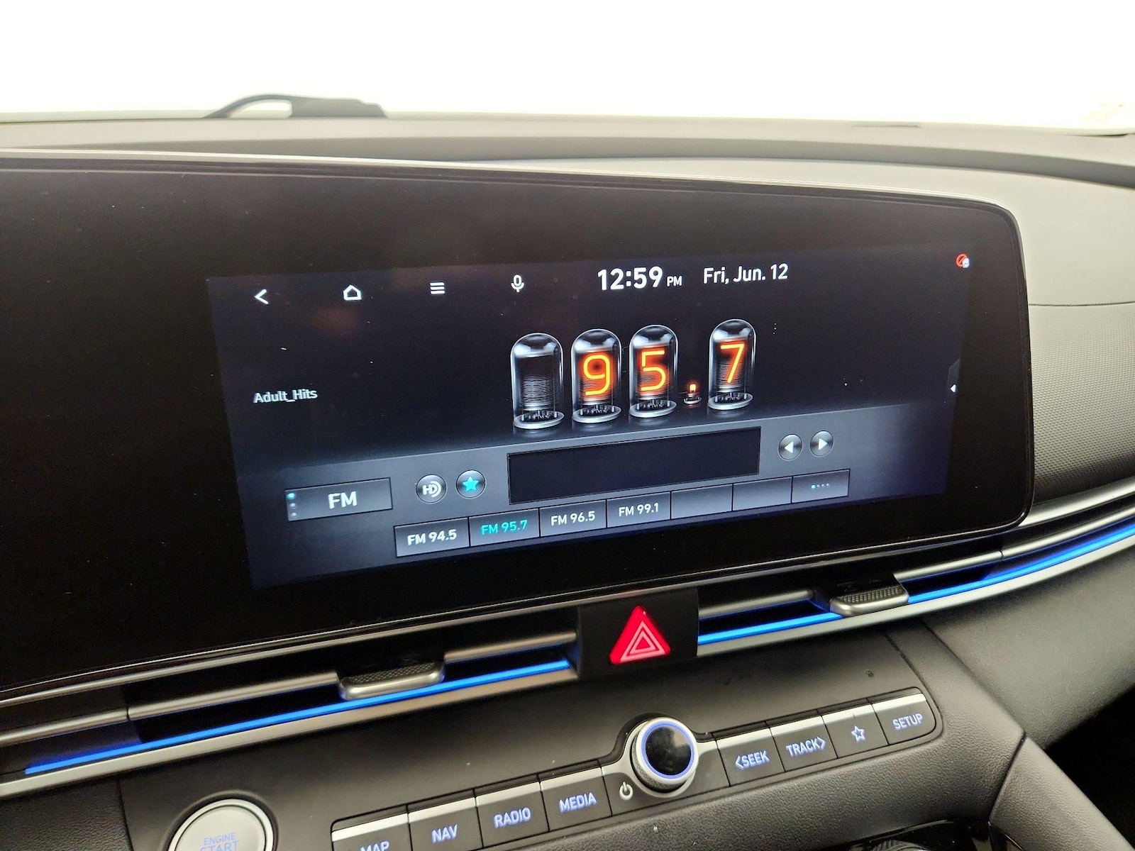 2021 Hyundai Elantra Limited - Photo 17