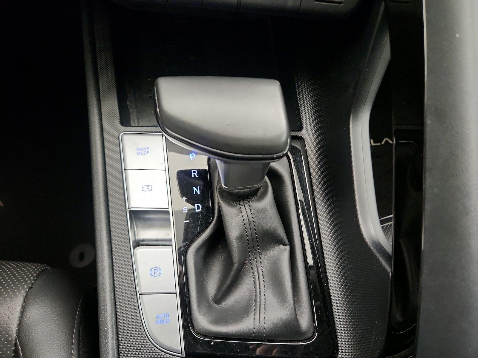 2021 Hyundai Elantra Limited - Photo 19