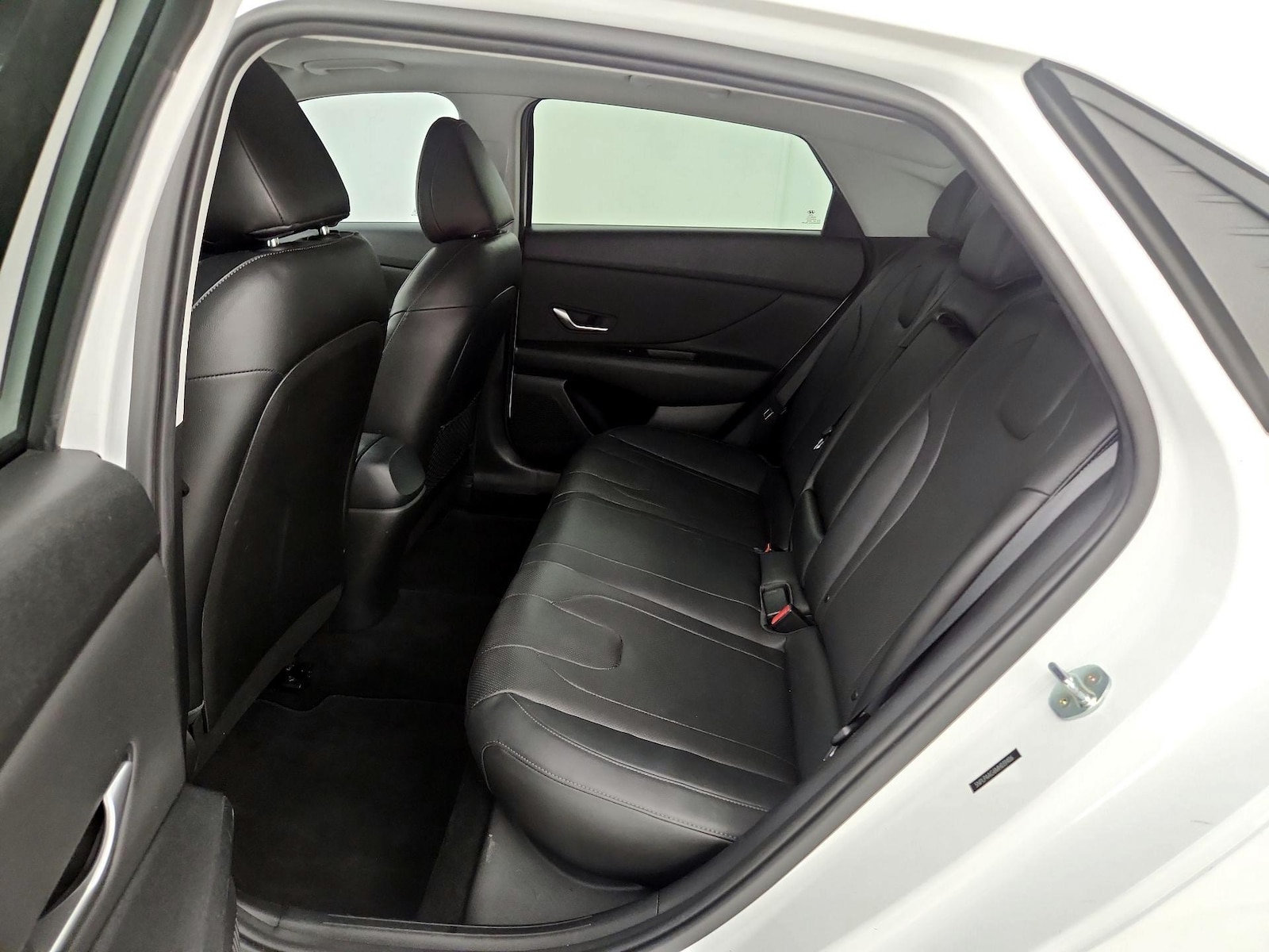 2021 Hyundai Elantra Limited - Photo 22