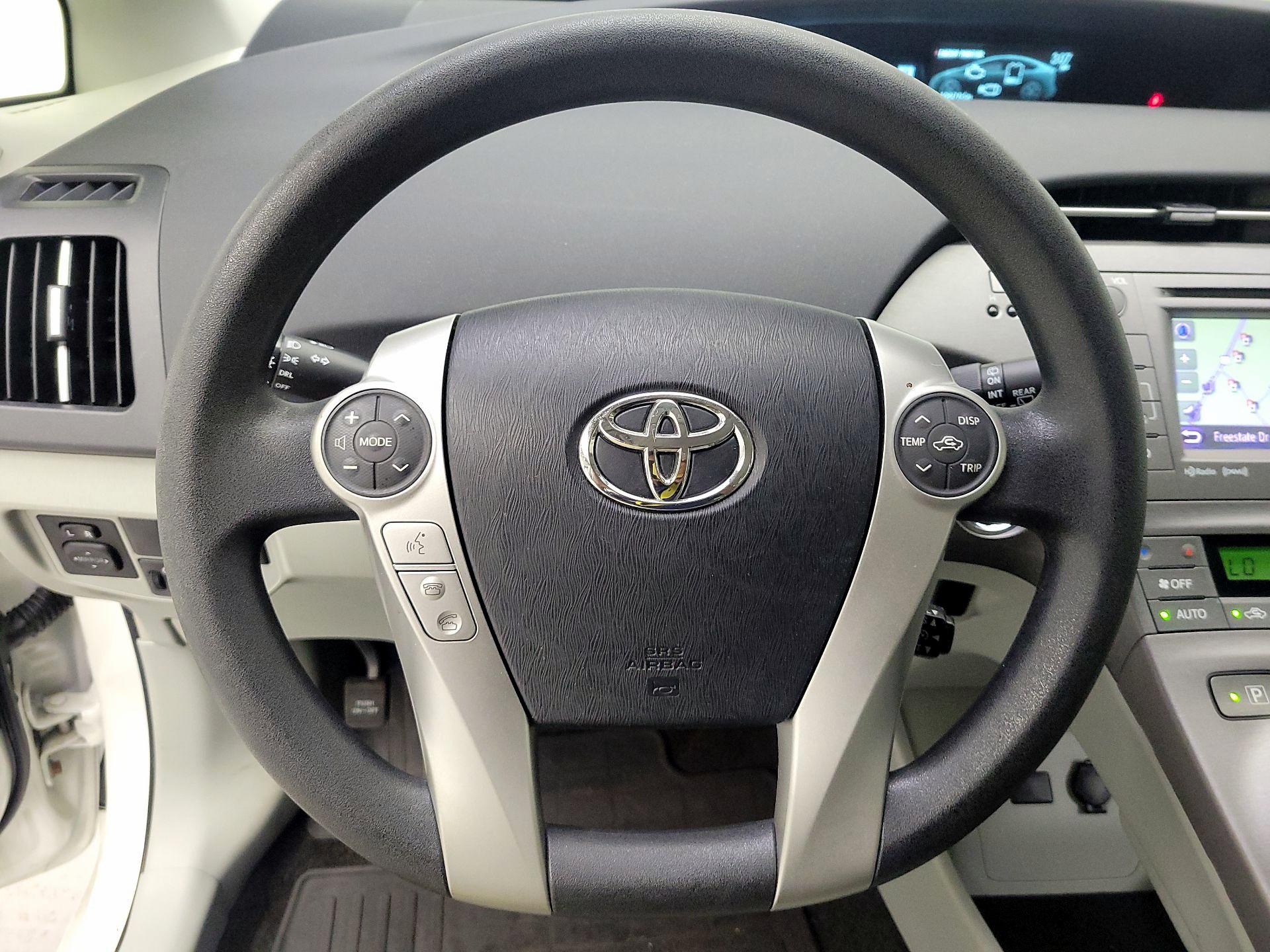 Thumbnail: 2014 Toyota Prius - 10