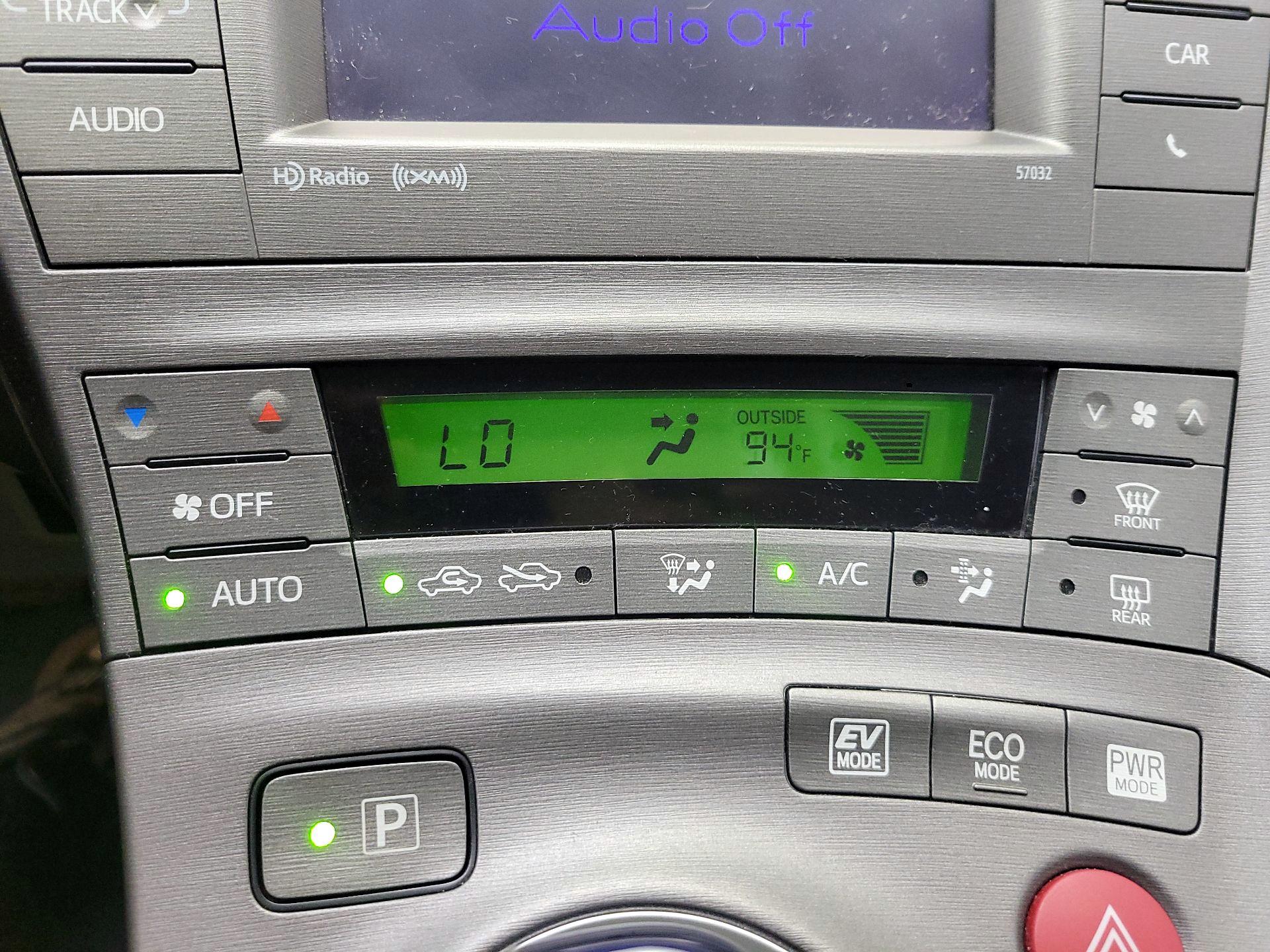 Thumbnail: 2014 Toyota Prius - 17