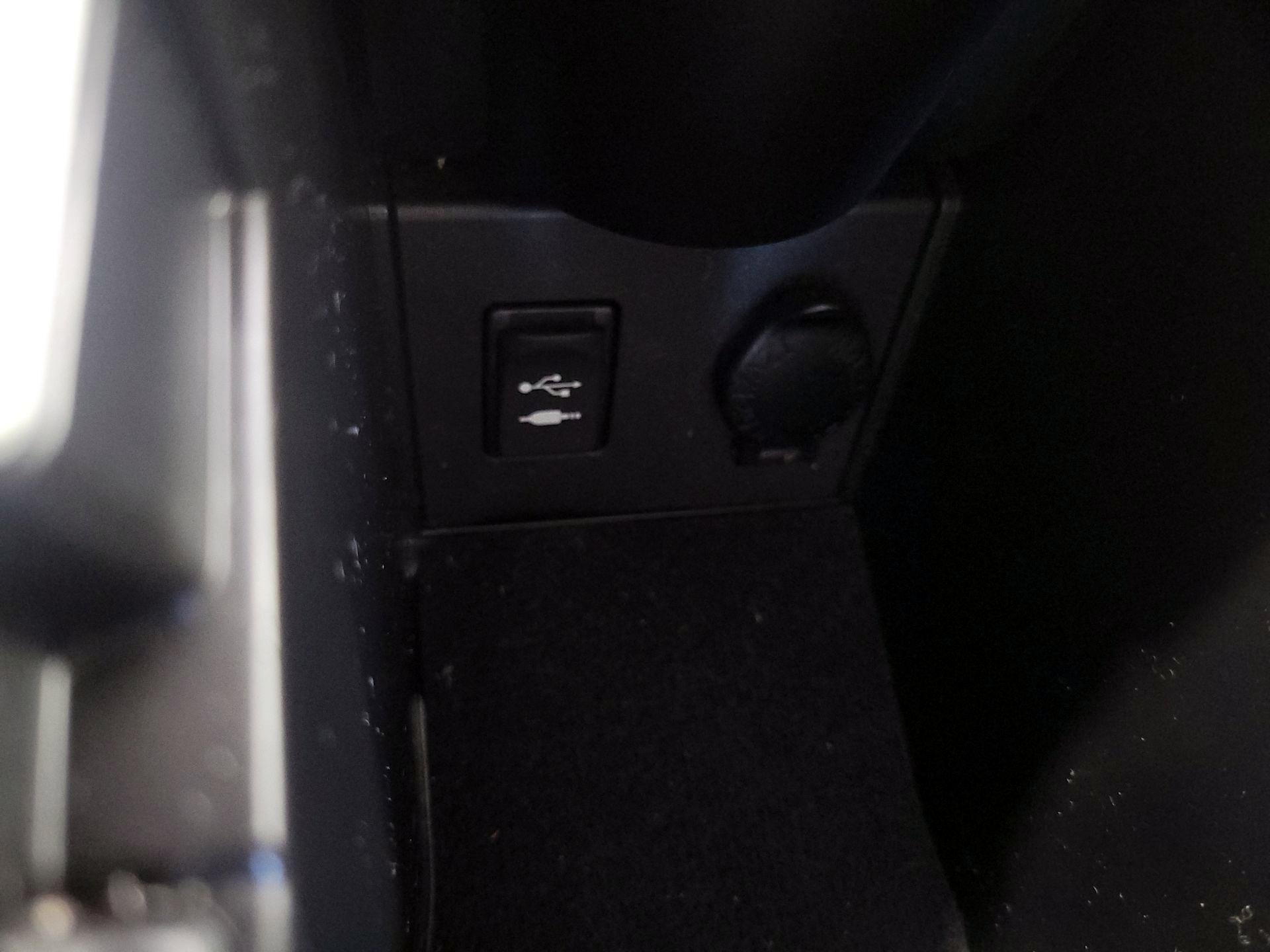Thumbnail: 2014 Toyota Prius - 19