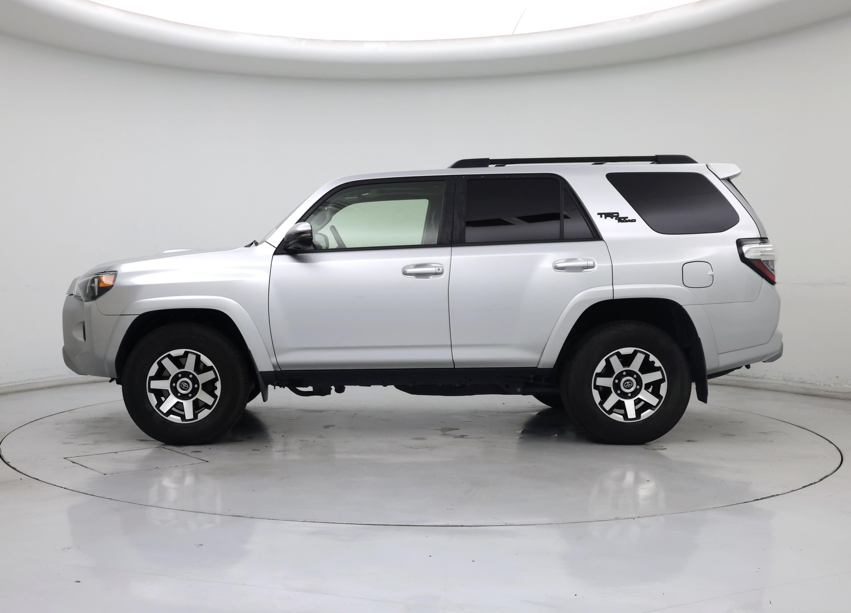 Thumbnail: 2020 Toyota 4Runner - 3