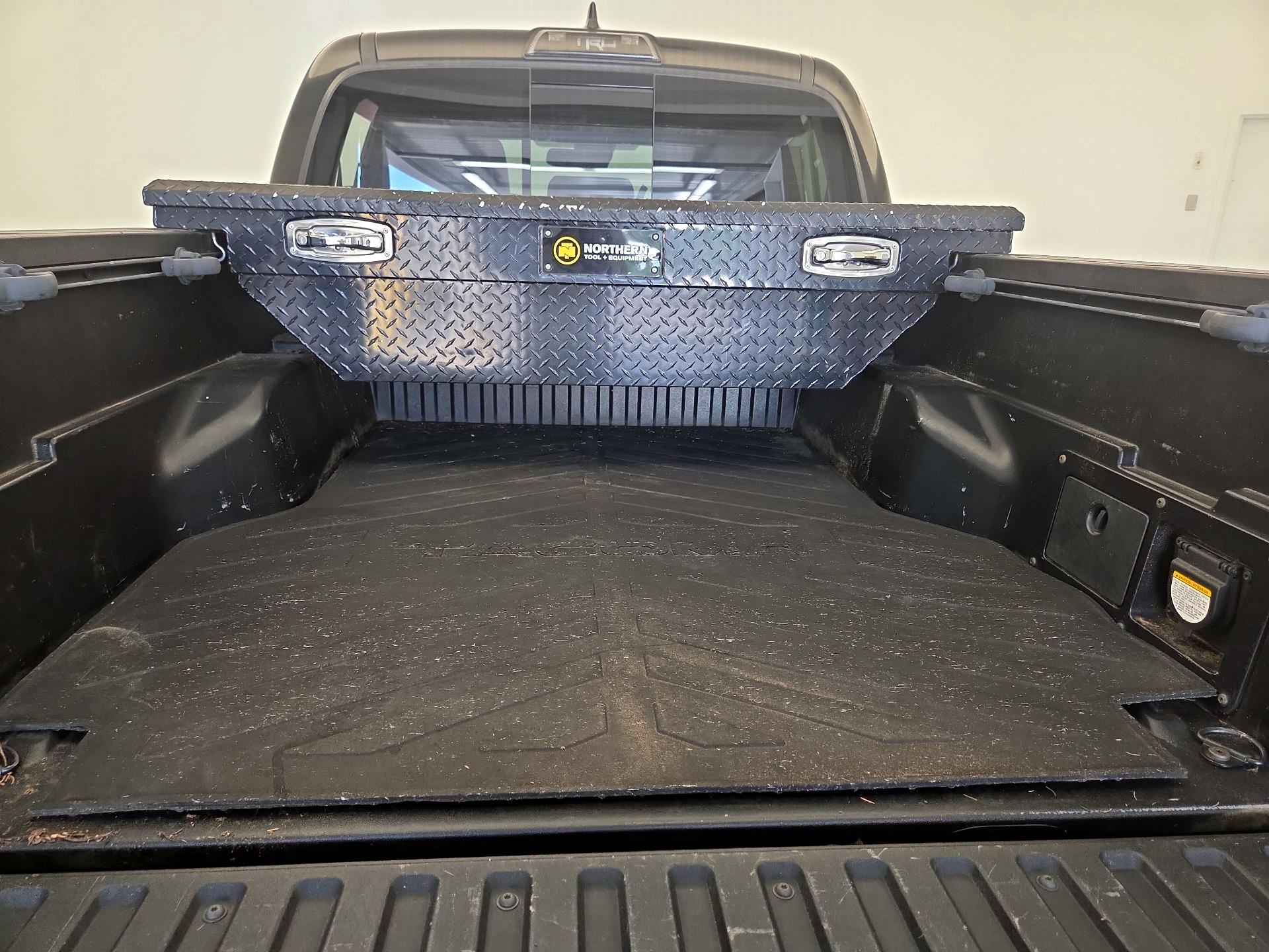 Thumbnail: 2019 Toyota Tacoma - 20