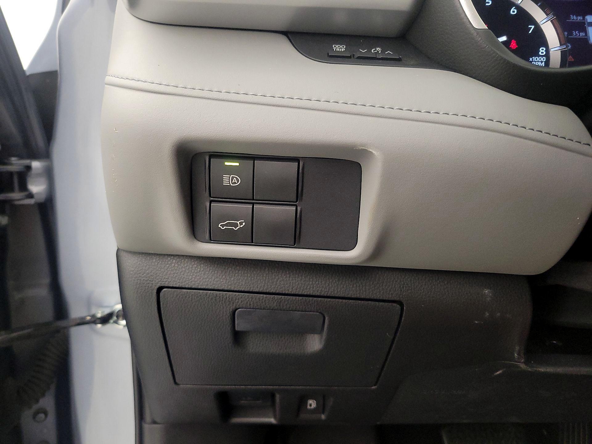 Thumbnail: 2021 Toyota Highlander - 13