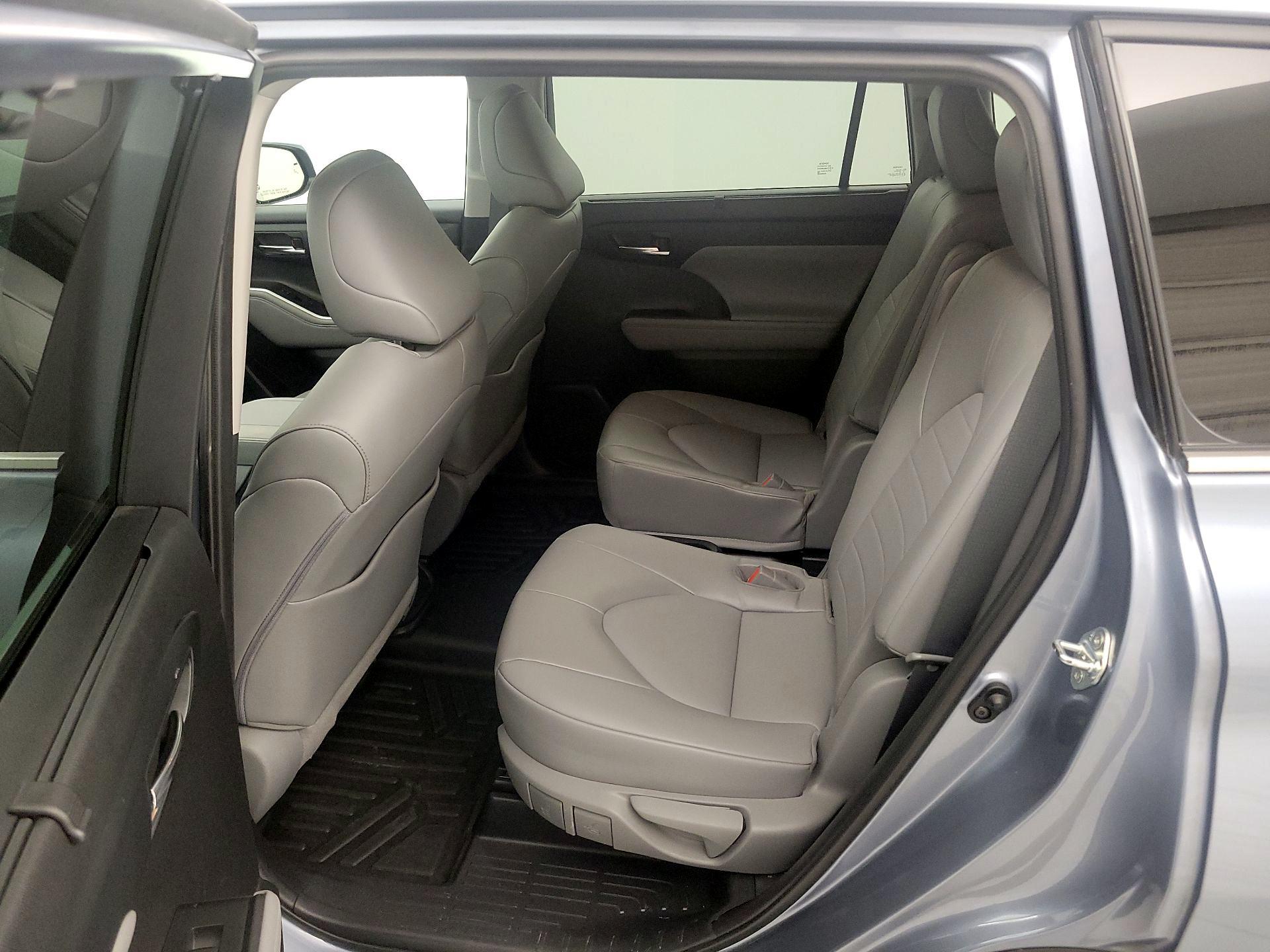 Thumbnail: 2021 Toyota Highlander - 20