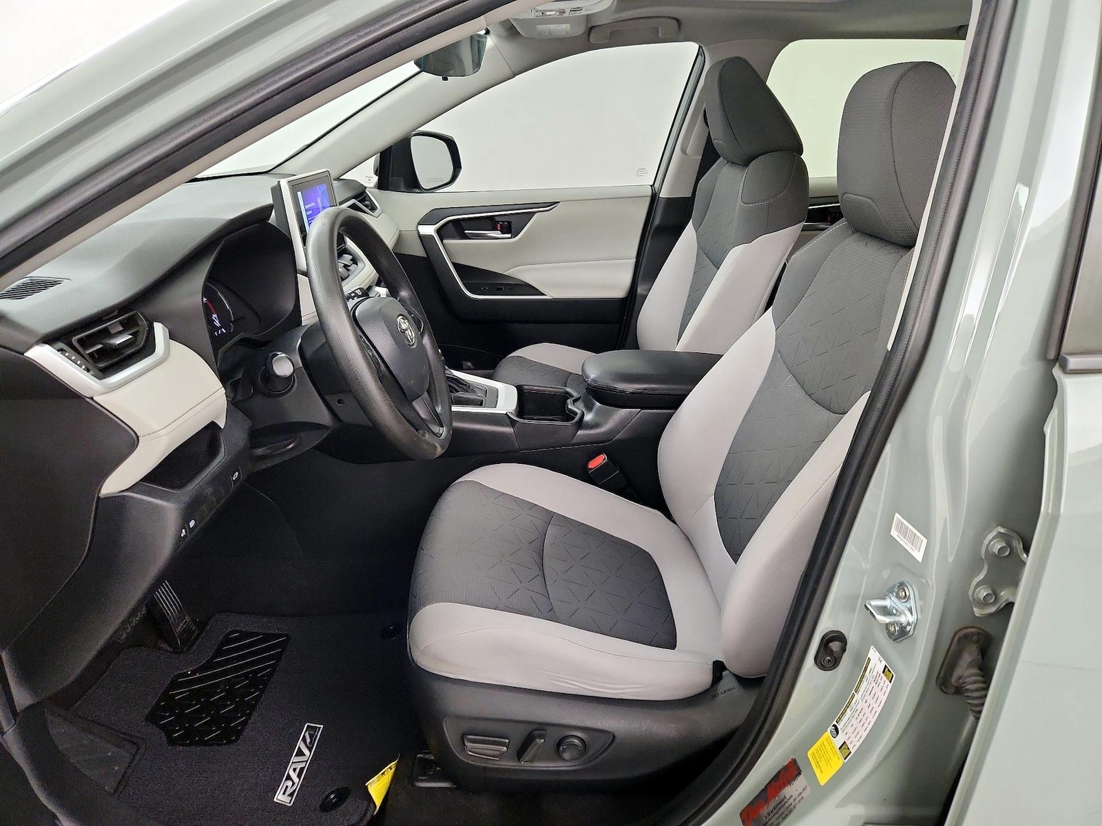 2023 Toyota RAV4 XLE - Photo 12