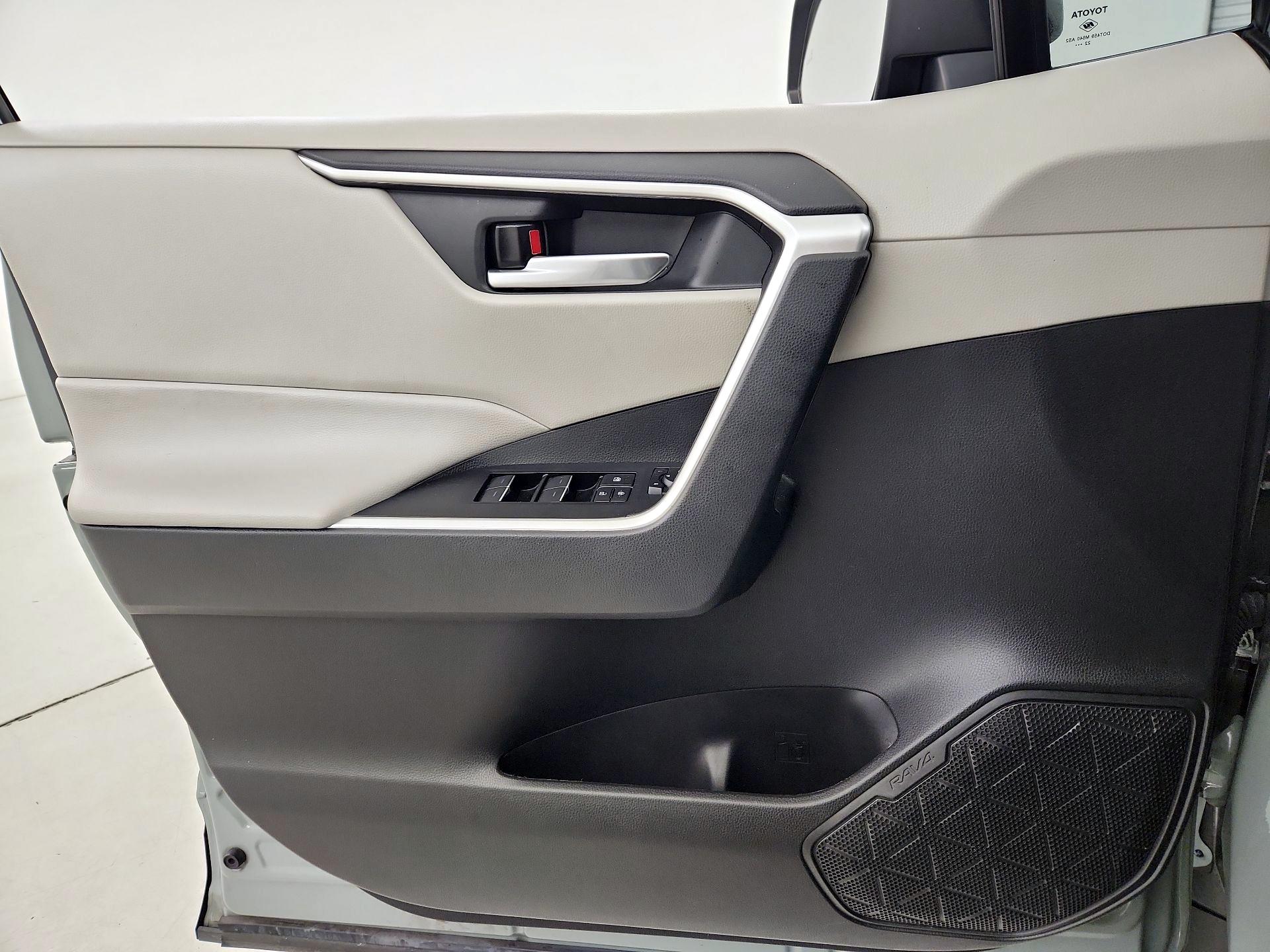 Thumbnail: 2023 Toyota RAV4 - 12