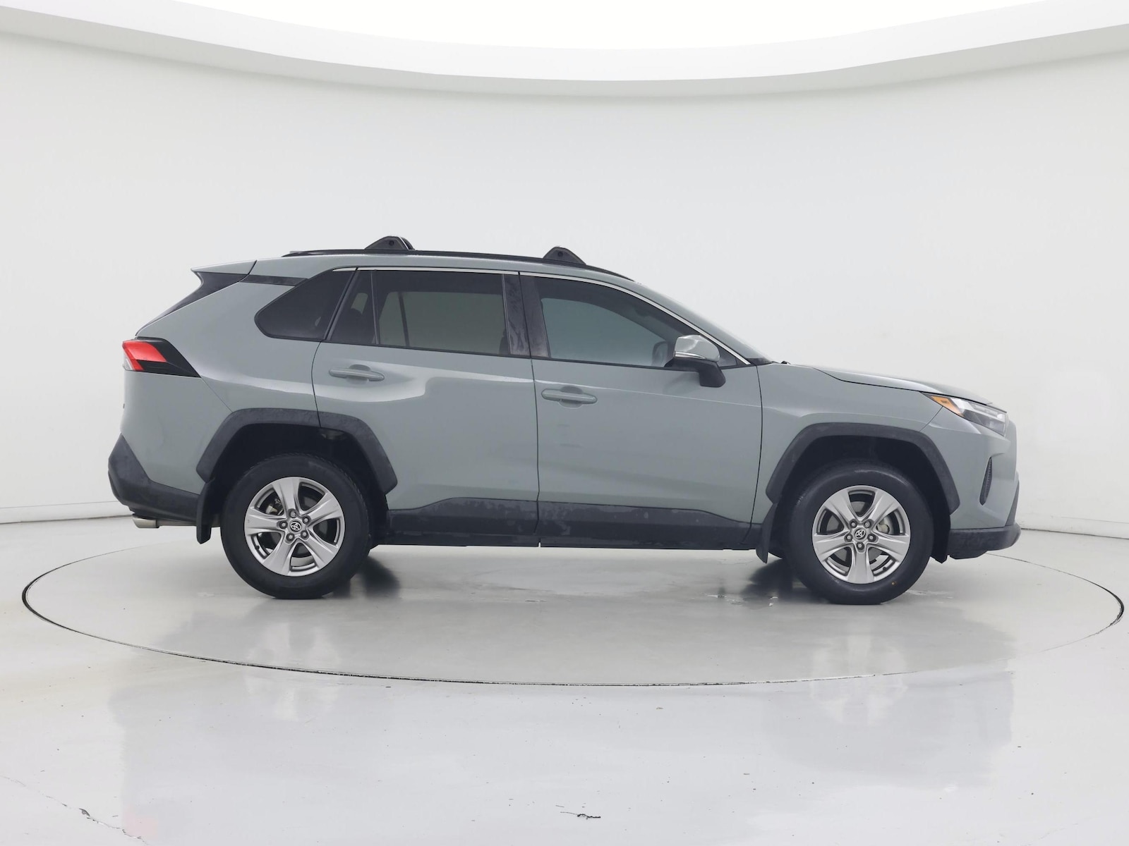 2023 Toyota RAV4 XLE - Photo 8