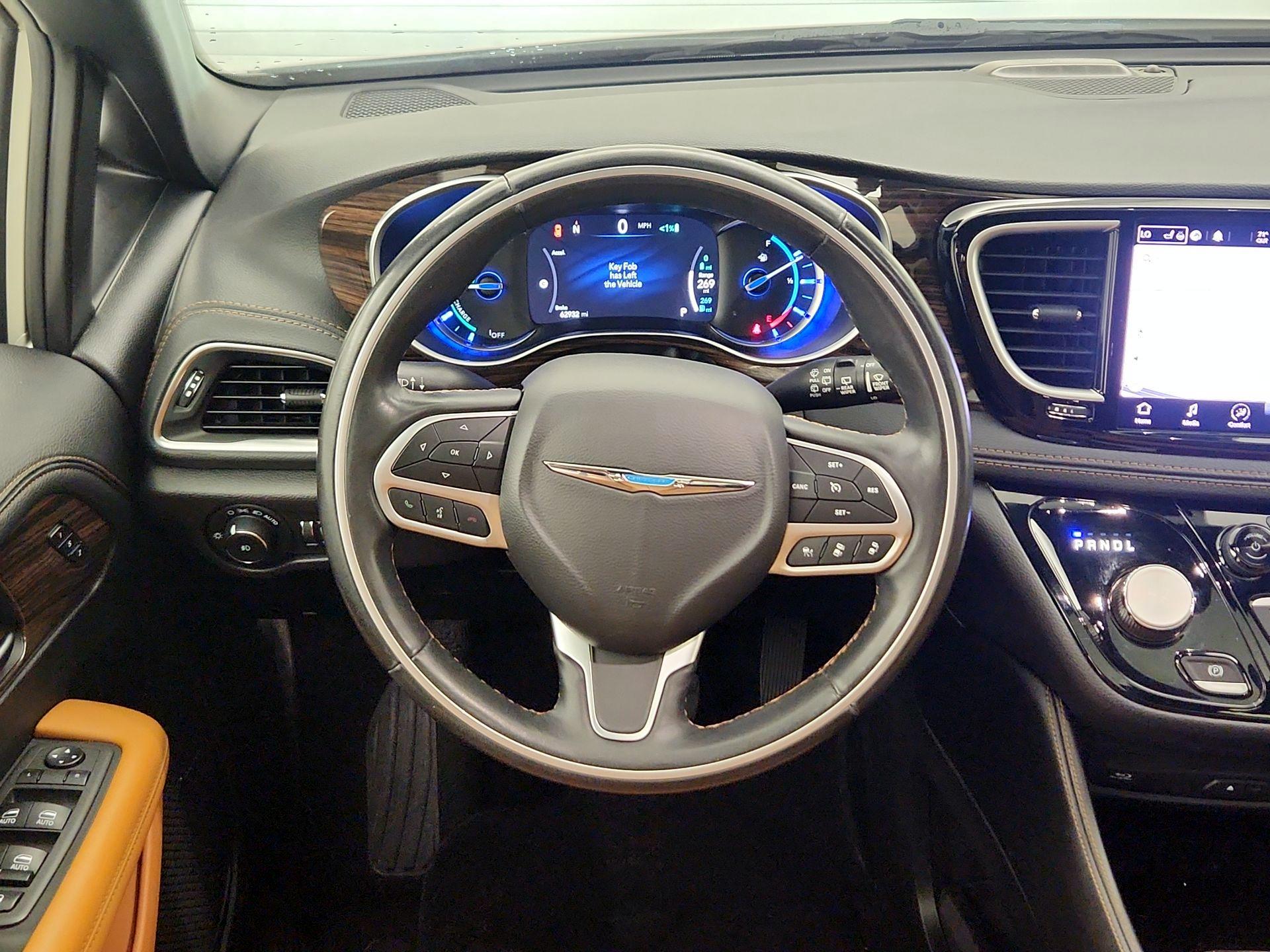 Thumbnail: 2021 Chrysler Pacifica - 10